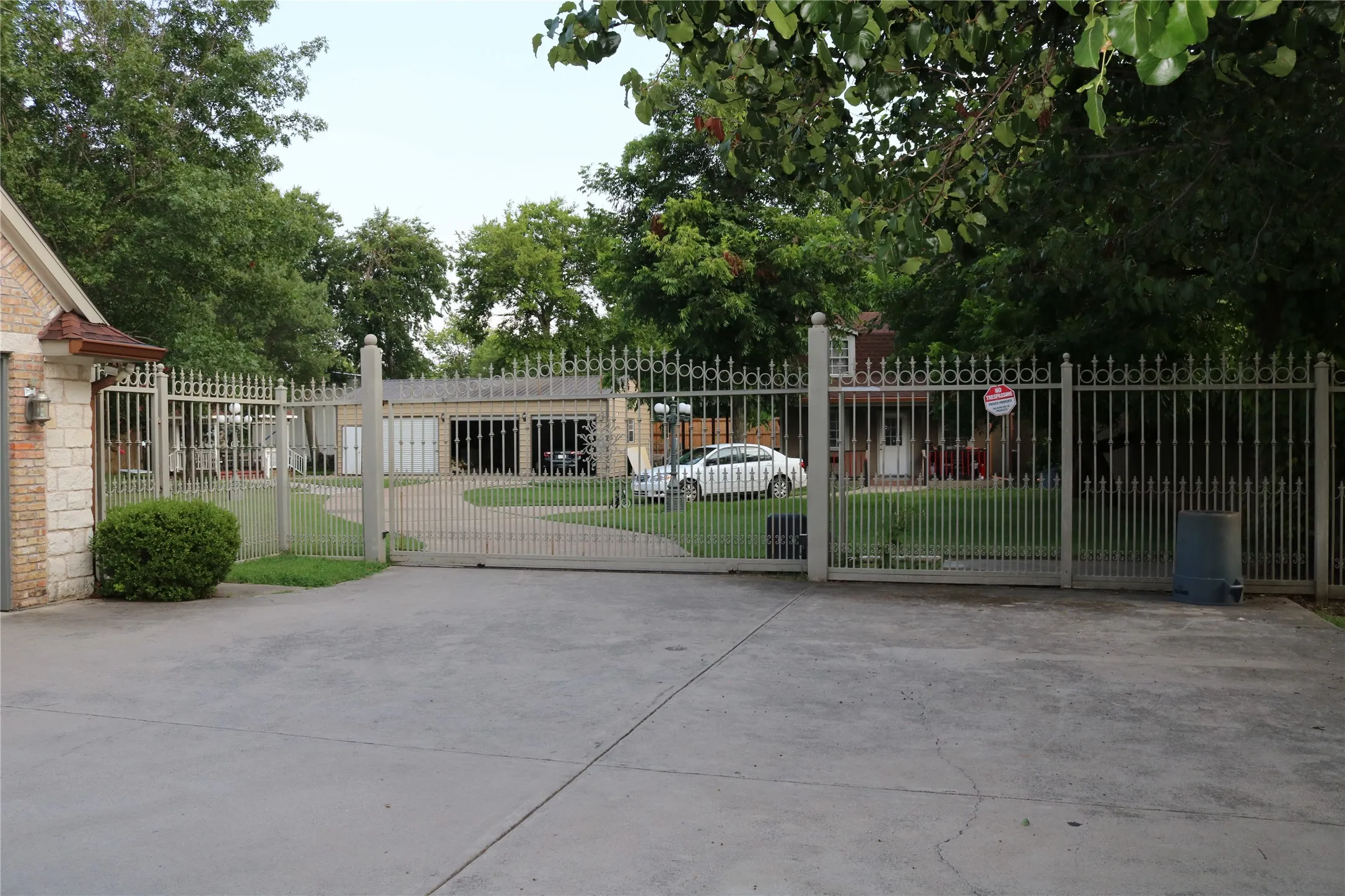 Single Family Residence For Sale in Dallas County , 3010 Saint Lo, Irving, Texas 75060, 5 Bedrooms, 4 Bathrooms, 3 Garage spaces, 3,855 Sqft, built in 2001, Price $899,900, mls#21304318, Real Estate Agent in Irving, Homes For Sale in Dallas county, Homes For Sale in Irving, Realtor in Irving Texas, Real Estate Brokerage Independent Realty Texas, Luminita Cordes Realtor