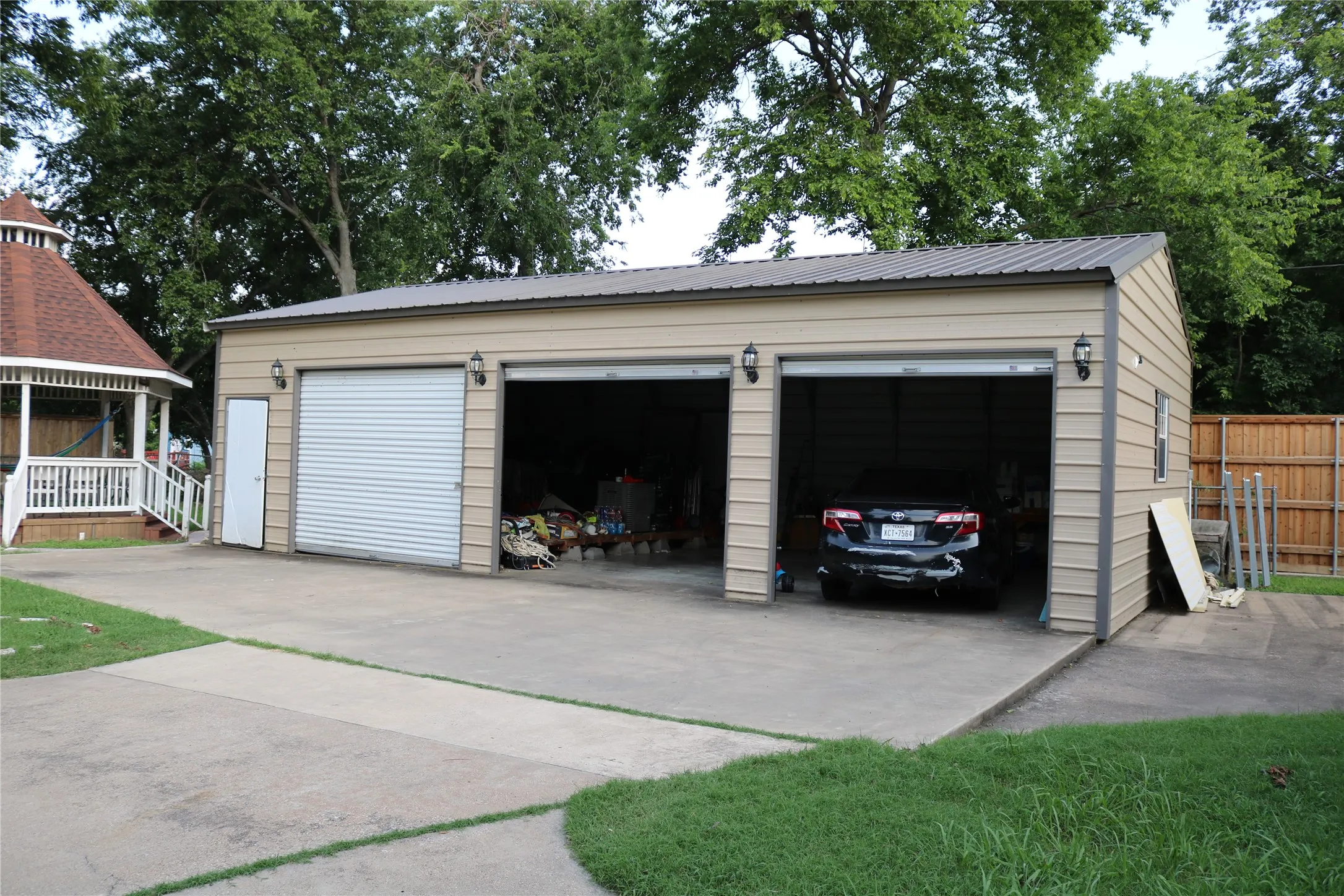 Single Family Residence For Sale in Dallas County , 3010 Saint Lo, Irving, Texas 75060, 5 Bedrooms, 4 Bathrooms, 3 Garage spaces, 3,855 Sqft, built in 2001, Price $899,900, mls#21304318, Real Estate Agent in Irving, Homes For Sale in Dallas county, Homes For Sale in Irving, Realtor in Irving Texas, Real Estate Brokerage Independent Realty Texas, Luminita Cordes Realtor