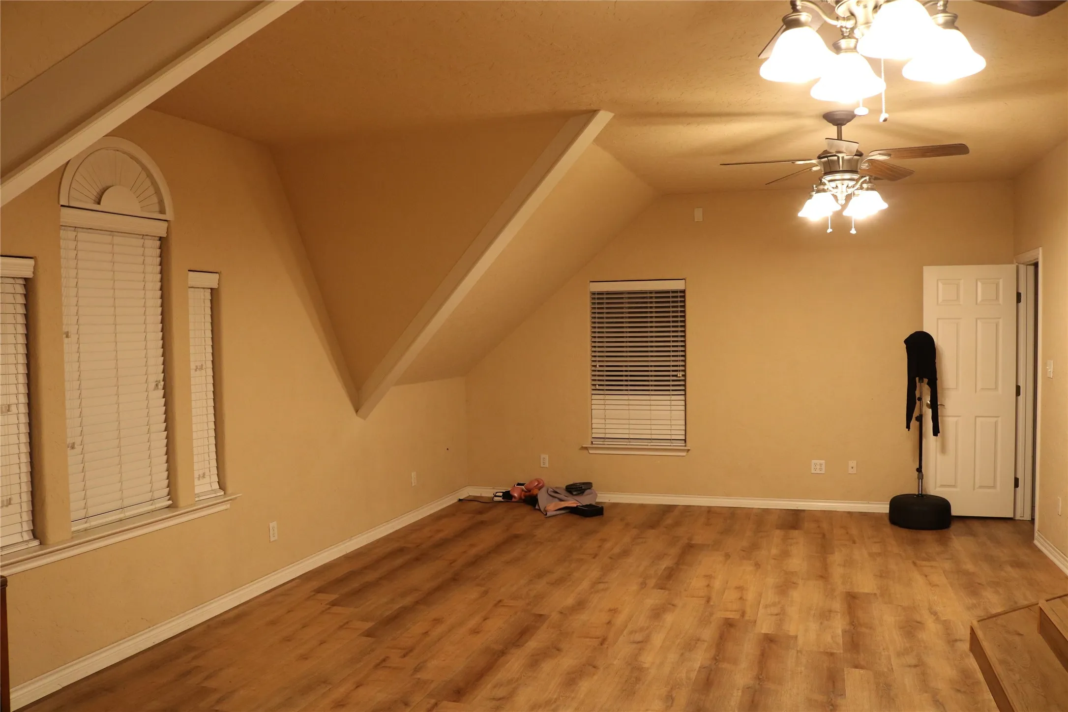 Single Family Residence For Sale in Dallas County , 3010 Saint Lo, Irving, Texas 75060, 5 Bedrooms, 4 Bathrooms, 3 Garage spaces, 3,855 Sqft, built in 2001, Price $899,900, mls#21304318, Real Estate Agent in Irving, Homes For Sale in Dallas county, Homes For Sale in Irving, Realtor in Irving Texas, Real Estate Brokerage Independent Realty Texas, Luminita Cordes Realtor