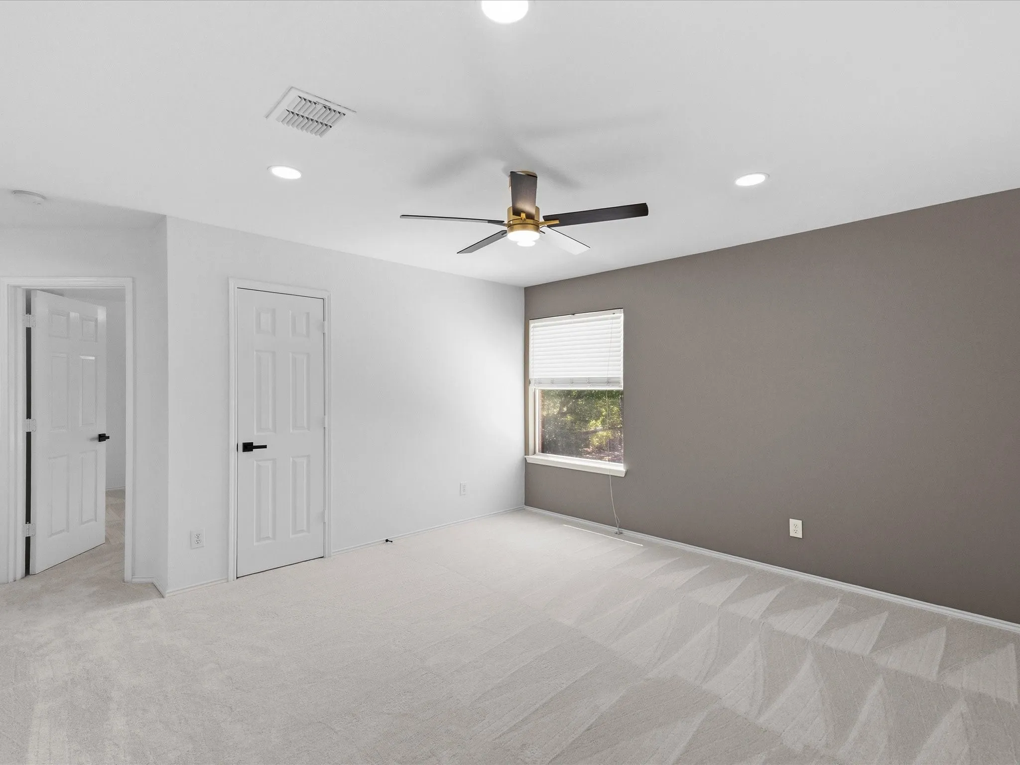 Single Family Residence For Sale in Dallas County , 10701 Augusta Lane, Rowlett, Texas 75089, 4 Bedroom, 3 Bathroom, 2 Garage spaces, 2,404 Sqft, built in 2000, mls#21306970, Real Estate Agent in Rowlett, Homes For Sale in Dallas county, Homes For Sale in Rowlett, Realtor in Rowlett Texas, Real Estate Brokerage Independent Realty Texas, Luminita Cordes Realtor
