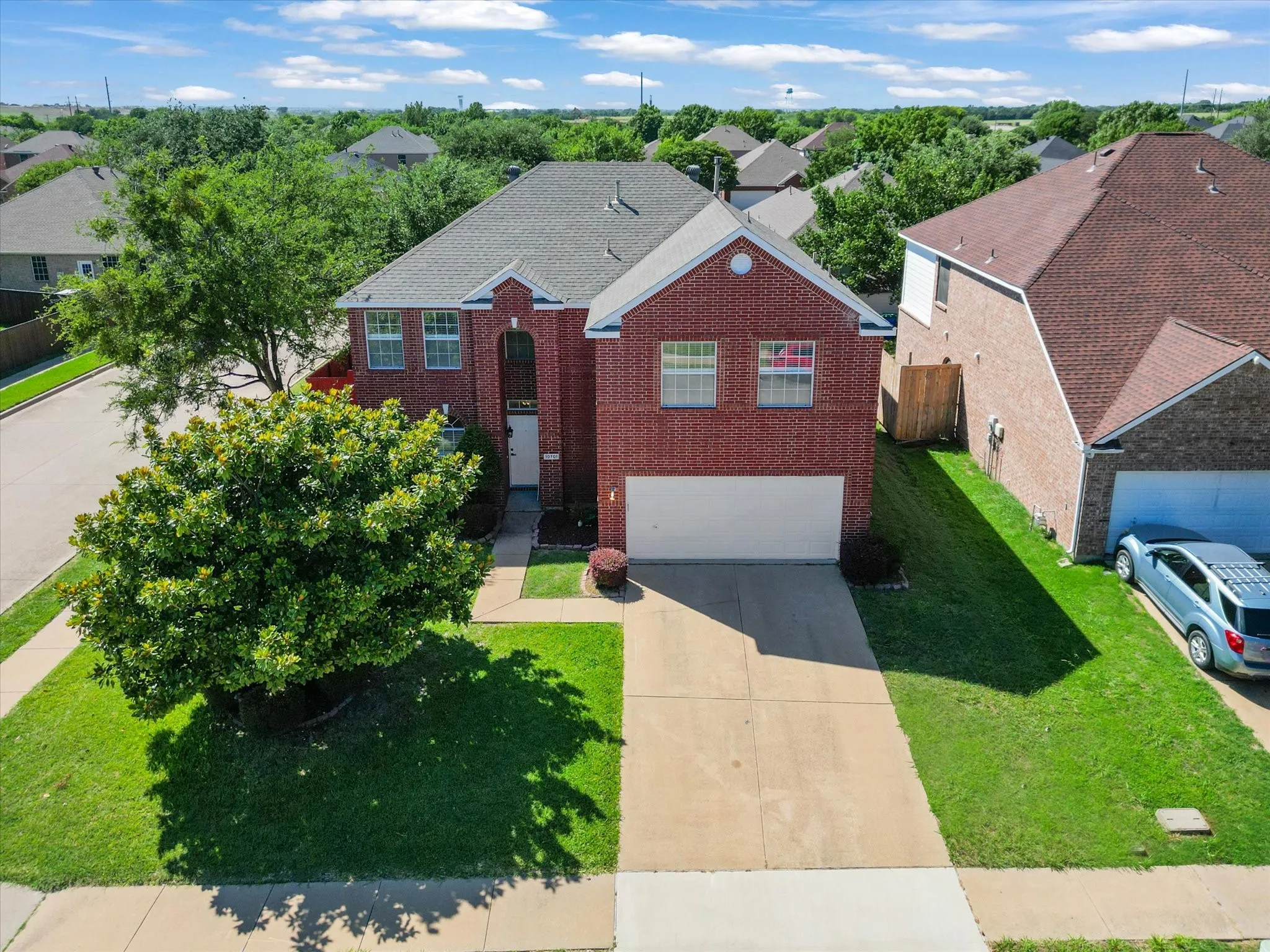 Single Family Residence For Sale in Dallas County , 10701 Augusta Lane, Rowlett, Texas 75089, 4 Bedroom, 3 Bathroom, 2 Garage spaces, 2,404 Sqft, built in 2000, mls#21306970, Real Estate Agent in Rowlett, Homes For Sale in Dallas county, Homes For Sale in Rowlett, Realtor in Rowlett Texas, Real Estate Brokerage Independent Realty Texas, Luminita Cordes Realtor