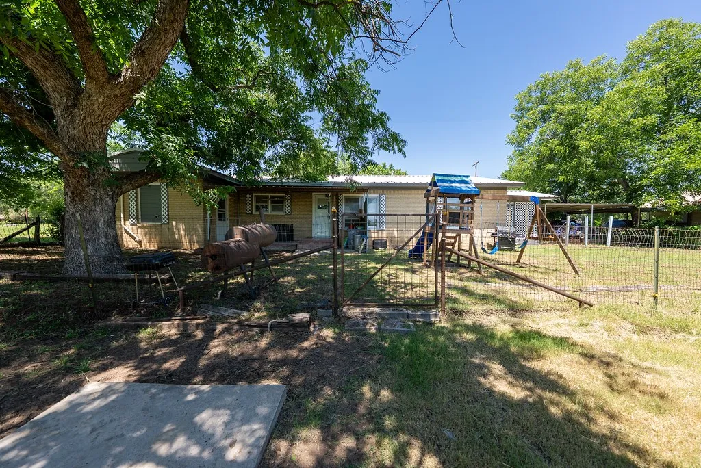 Single Family Residence For Sale in Eastland County , 414 W Roberts Street, Gorman, Texas 76454, 3 Bedrooms, 2 Bathrooms, Garage spaces, 1,839 Sqft, built in 1960, Price $176,000, mls#21306974, Real Estate Agent in Gorman, Homes For Sale in Eastland county, Homes For Sale in Gorman, Realtor in Gorman Texas, Real Estate Brokerage Independent Realty Texas, Luminita Cordes Realtor