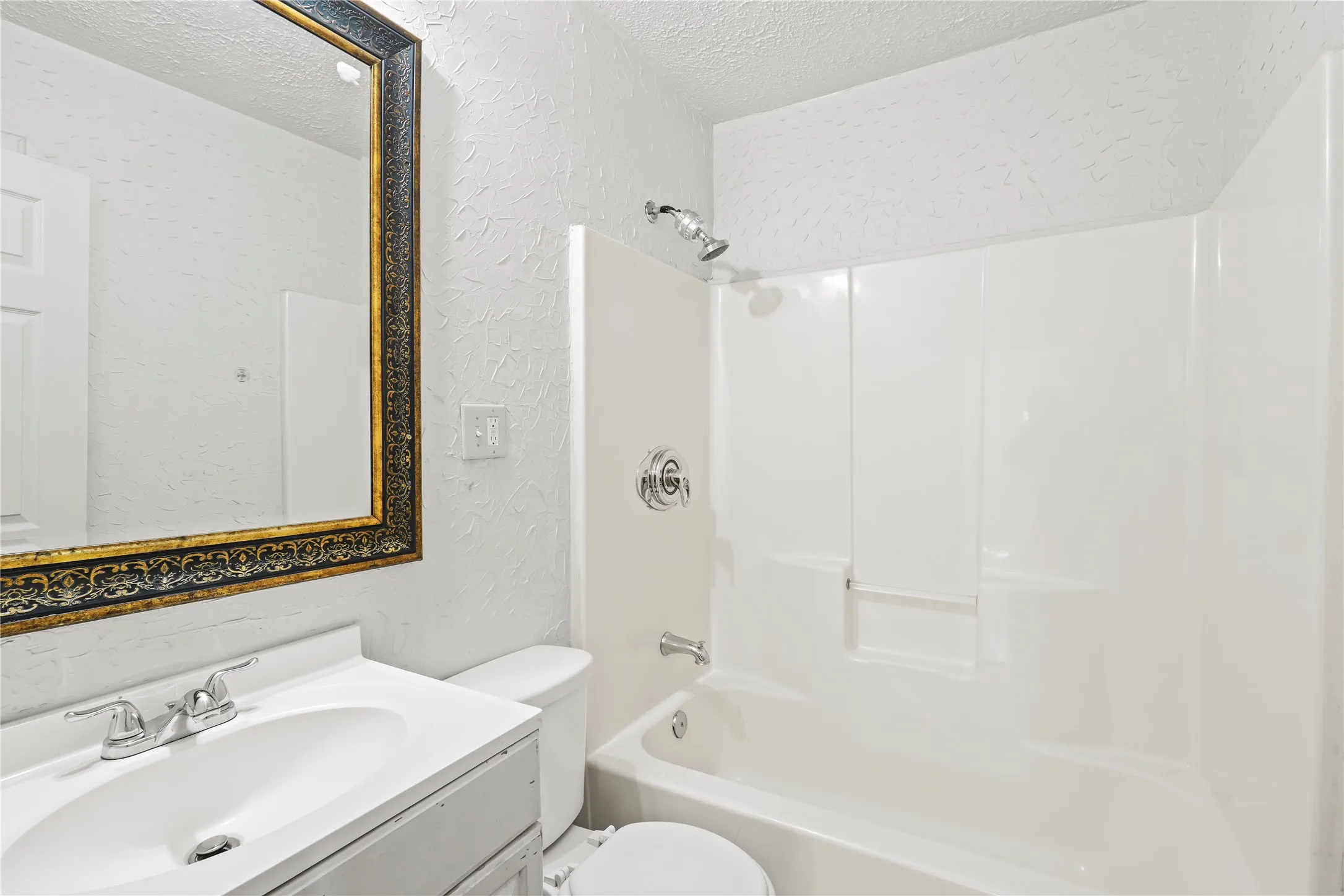 Single Family Residence For Sale in Dallas County , 1326 Dewberry Street, Wilmer, Texas 75172, 3 Bedrooms, 1 Bathroom, Garage spaces, 1,012 Sqft, built in 1960, Price $185,000, mls#21306933, Real Estate Agent in Wilmer, Homes For Sale in Dallas county, Homes For Sale in Wilmer, Realtor in Wilmer Texas, Real Estate Brokerage Independent Realty Texas, Luminita Cordes Realtor