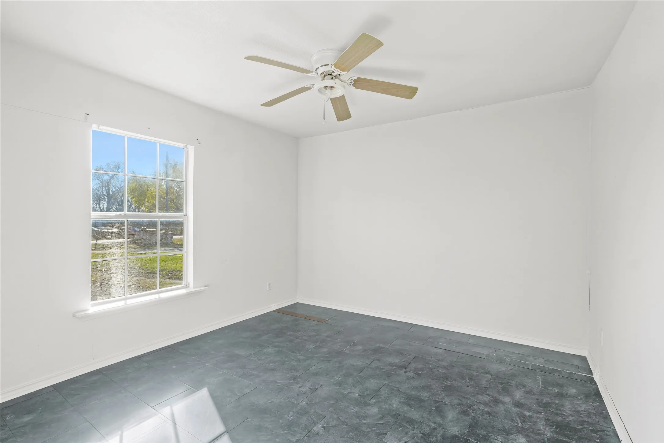 Single Family Residence For Sale in Dallas County , 1326 Dewberry Street, Wilmer, Texas 75172, 3 Bedrooms, 1 Bathroom, Garage spaces, 1,012 Sqft, built in 1960, Price $185,000, mls#21306933, Real Estate Agent in Wilmer, Homes For Sale in Dallas county, Homes For Sale in Wilmer, Realtor in Wilmer Texas, Real Estate Brokerage Independent Realty Texas, Luminita Cordes Realtor