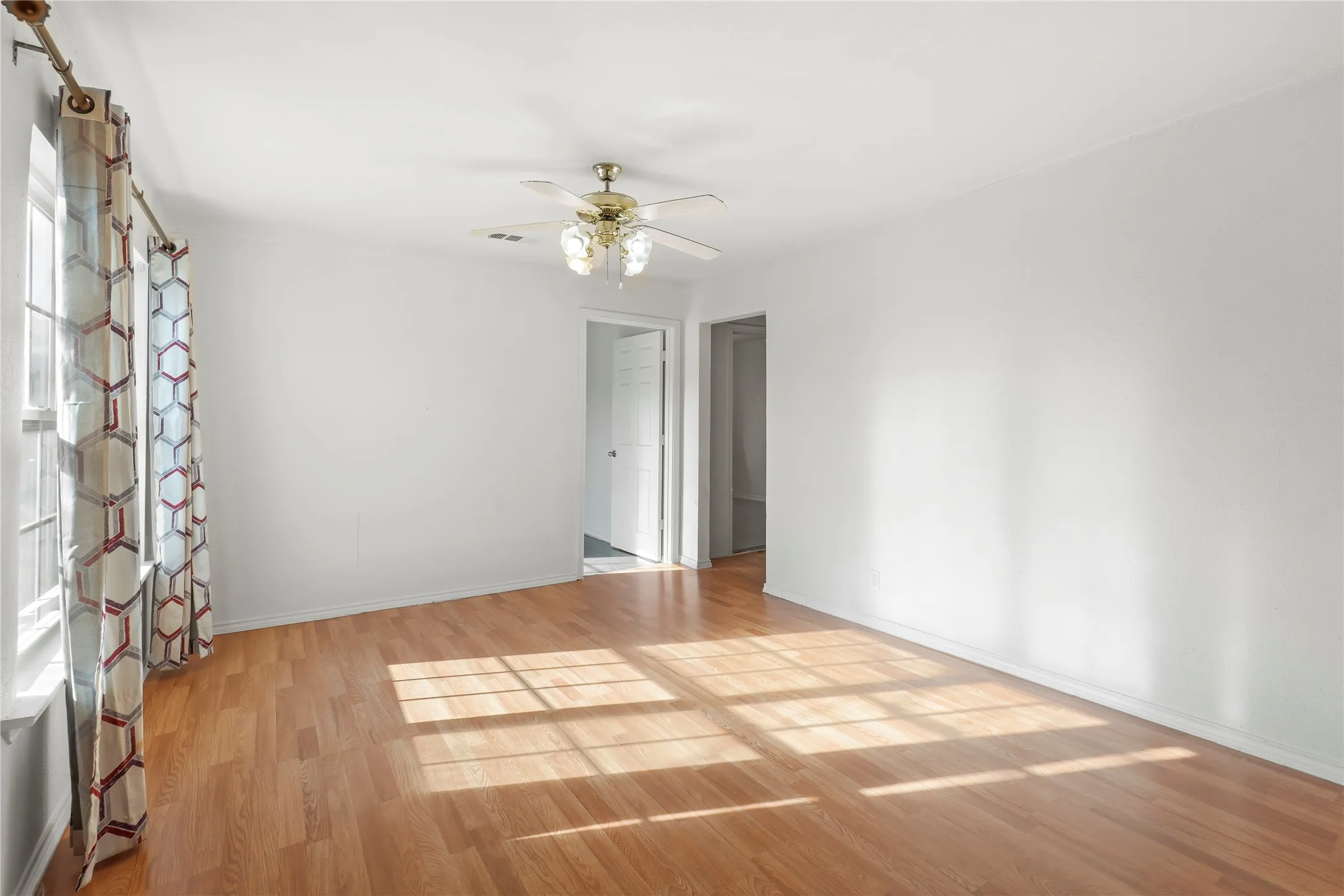 Single Family Residence For Sale in Dallas County , 1326 Dewberry Street, Wilmer, Texas 75172, 3 Bedrooms, 1 Bathroom, Garage spaces, 1,012 Sqft, built in 1960, Price $185,000, mls#21306933, Real Estate Agent in Wilmer, Homes For Sale in Dallas county, Homes For Sale in Wilmer, Realtor in Wilmer Texas, Real Estate Brokerage Independent Realty Texas, Luminita Cordes Realtor