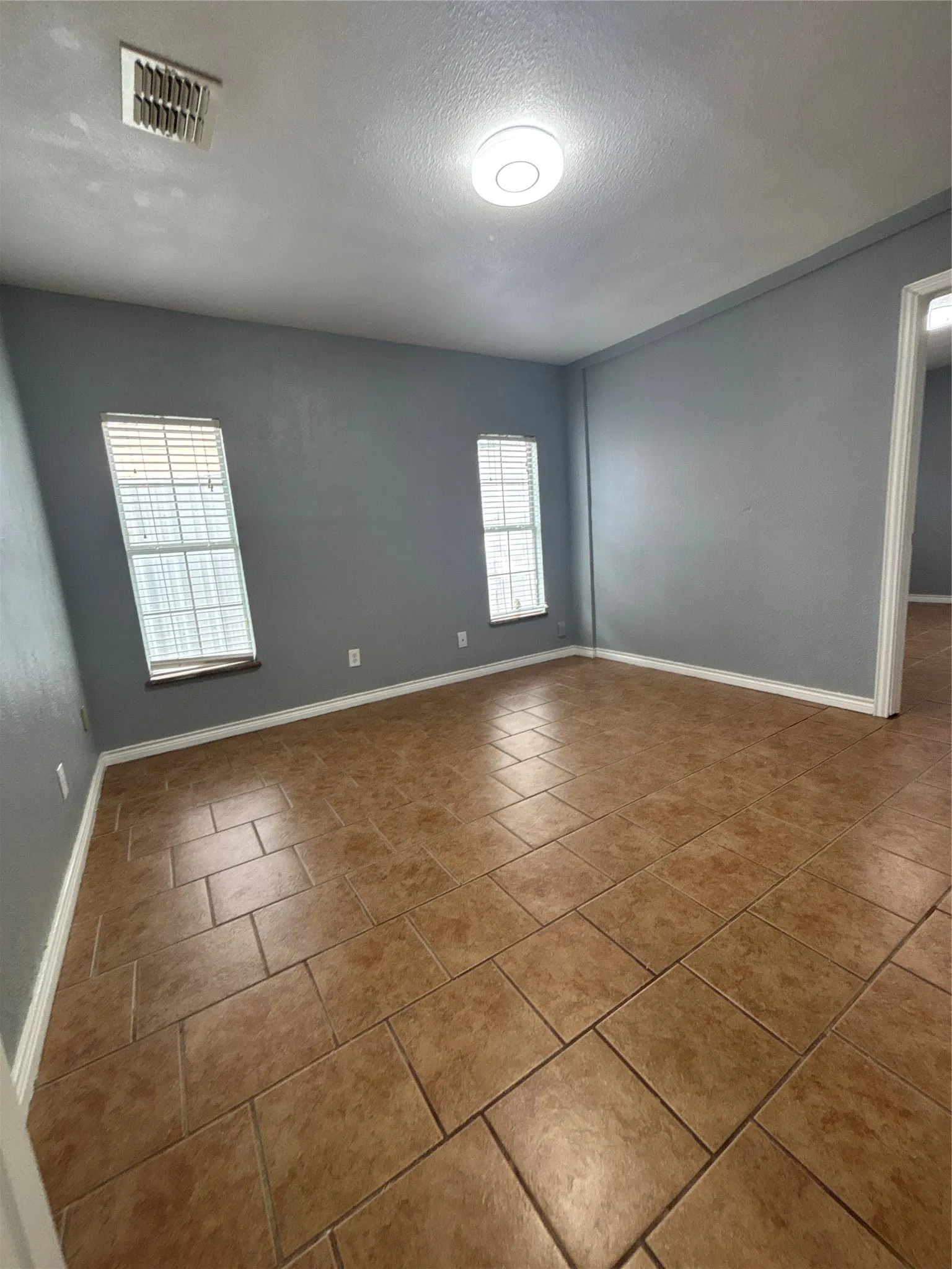 Single Family Residence For Rent in Dallas County , 2218 Rockefeller Boulevard, Dallas, Texas 75203, 3 Bedroom, 1 Bathroom, Garage spaces, 1,028 Sqft, built in 1942, mls#21304331, Real Estate Agent in Dallas, Homes For Rent in Dallas county, Homes For Rent in Dallas, Realtor in Dallas Texas, Real Estate Brokerage Independent Realty Texas, Luminita Cordes Realtor