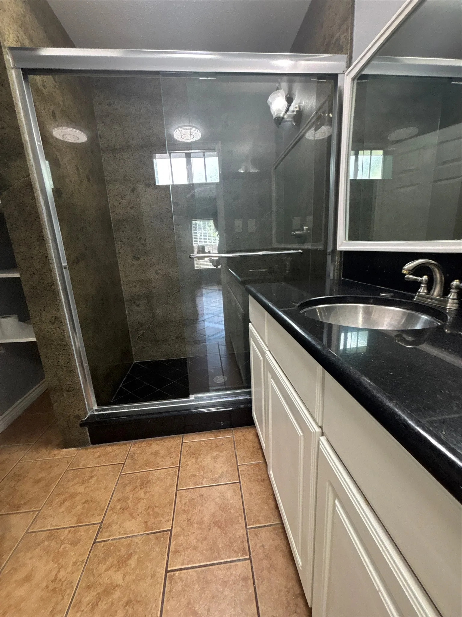 Single Family Residence For Rent in Dallas County , 2218 Rockefeller Boulevard, Dallas, Texas 75203, 3 Bedroom, 1 Bathroom, Garage spaces, 1,028 Sqft, built in 1942, mls#21304331, Real Estate Agent in Dallas, Homes For Rent in Dallas county, Homes For Rent in Dallas, Realtor in Dallas Texas, Real Estate Brokerage Independent Realty Texas, Luminita Cordes Realtor