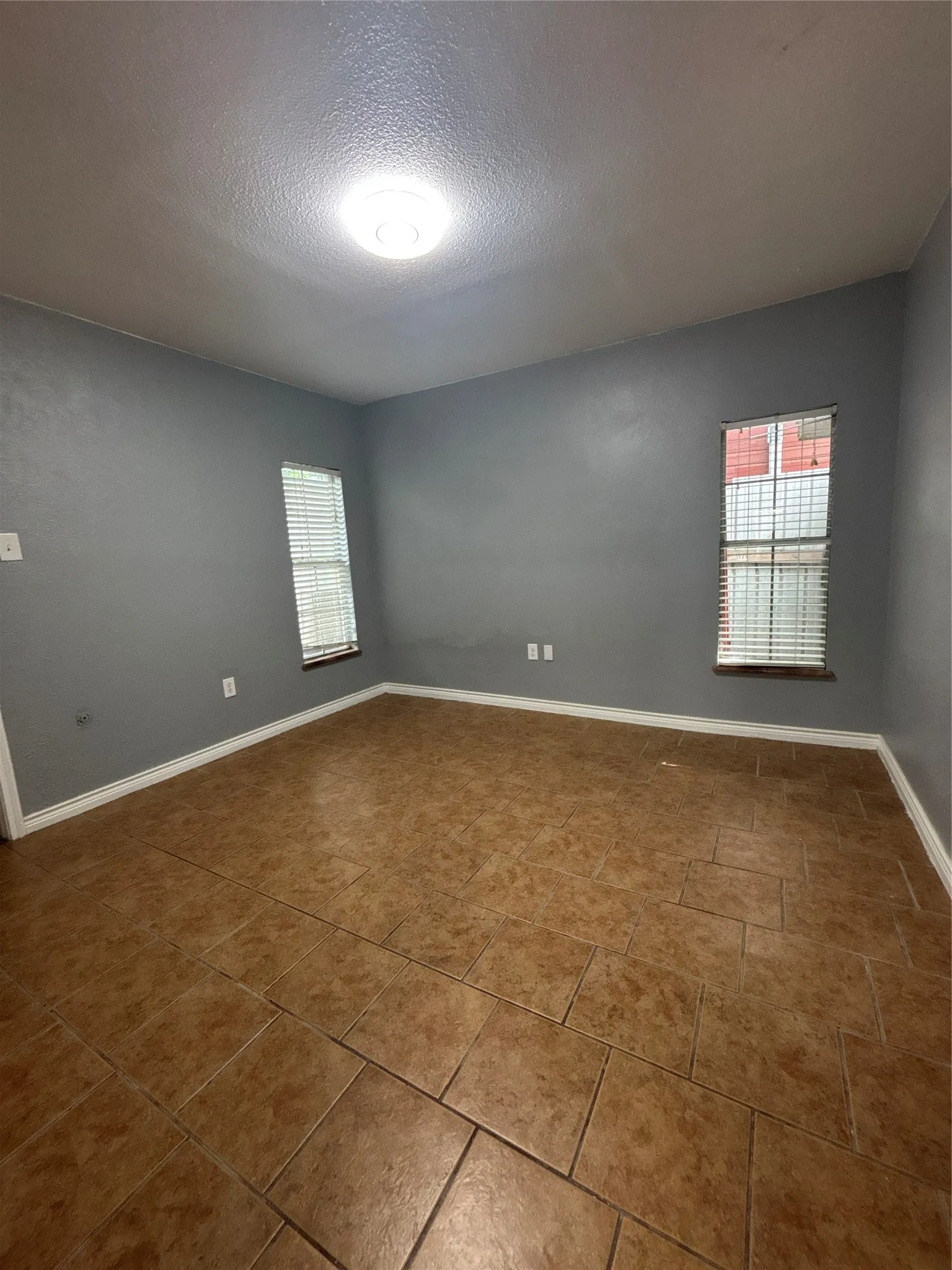 Single Family Residence For Rent in Dallas County , 2218 Rockefeller Boulevard, Dallas, Texas 75203, 3 Bedroom, 1 Bathroom, Garage spaces, 1,028 Sqft, built in 1942, mls#21304331, Real Estate Agent in Dallas, Homes For Rent in Dallas county, Homes For Rent in Dallas, Realtor in Dallas Texas, Real Estate Brokerage Independent Realty Texas, Luminita Cordes Realtor
