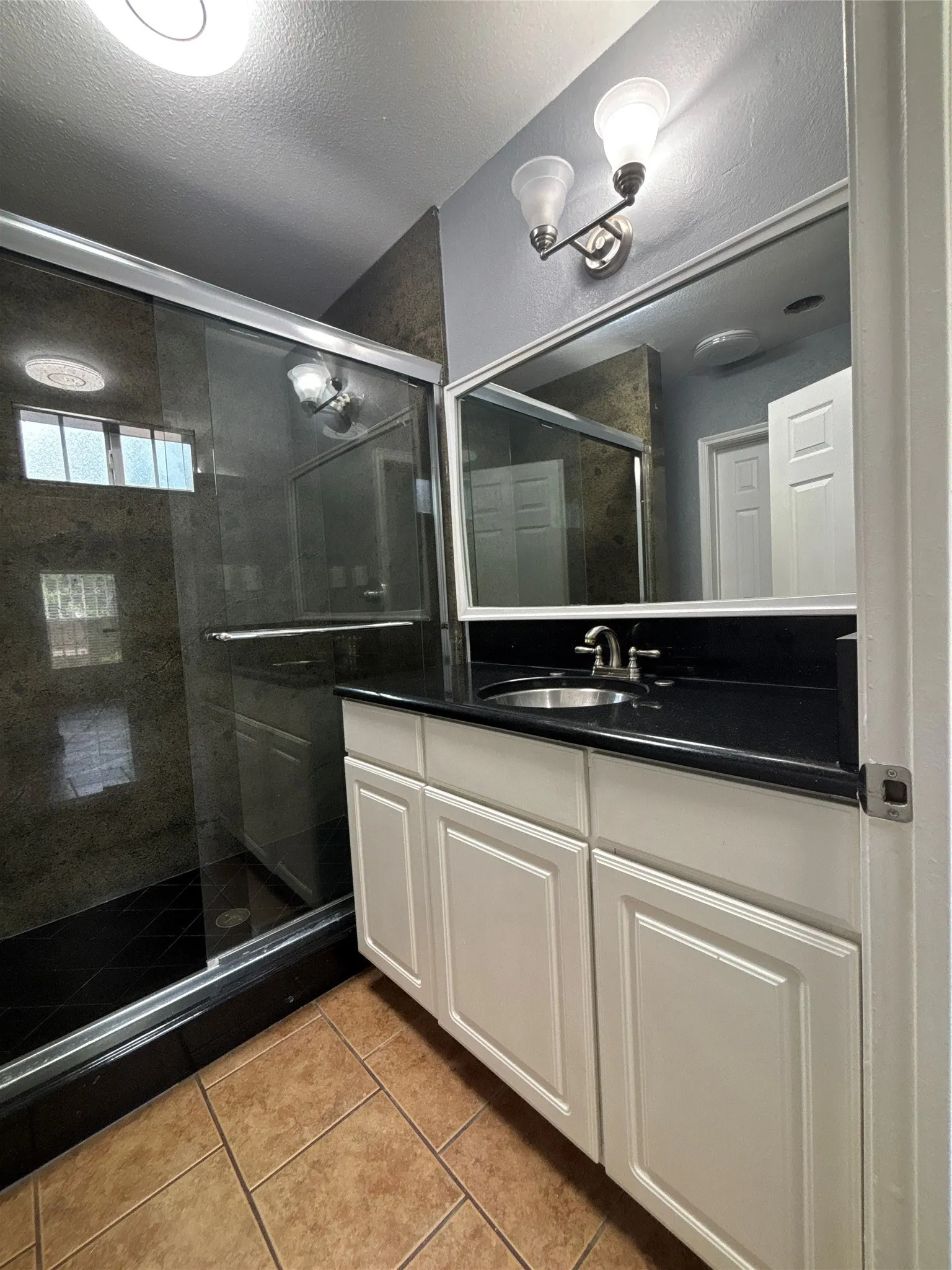 Single Family Residence For Rent in Dallas County , 2218 Rockefeller Boulevard, Dallas, Texas 75203, 3 Bedroom, 1 Bathroom, Garage spaces, 1,028 Sqft, built in 1942, mls#21304331, Real Estate Agent in Dallas, Homes For Rent in Dallas county, Homes For Rent in Dallas, Realtor in Dallas Texas, Real Estate Brokerage Independent Realty Texas, Luminita Cordes Realtor