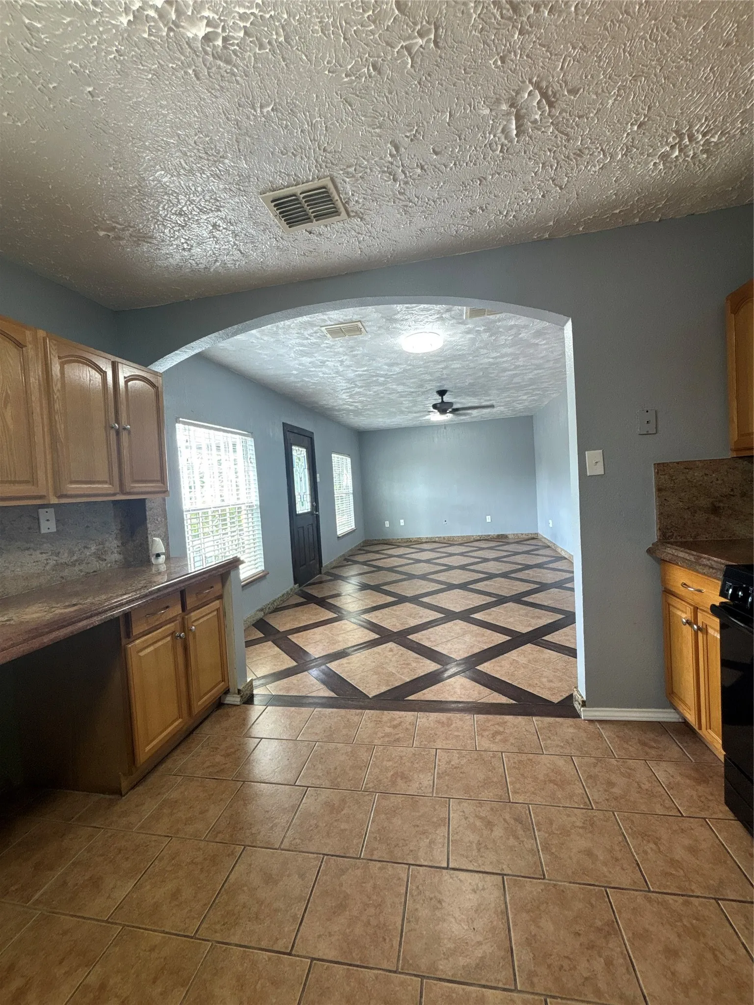 Single Family Residence For Rent in Dallas County , 2218 Rockefeller Boulevard, Dallas, Texas 75203, 3 Bedroom, 1 Bathroom, Garage spaces, 1,028 Sqft, built in 1942, mls#21304331, Real Estate Agent in Dallas, Homes For Rent in Dallas county, Homes For Rent in Dallas, Realtor in Dallas Texas, Real Estate Brokerage Independent Realty Texas, Luminita Cordes Realtor