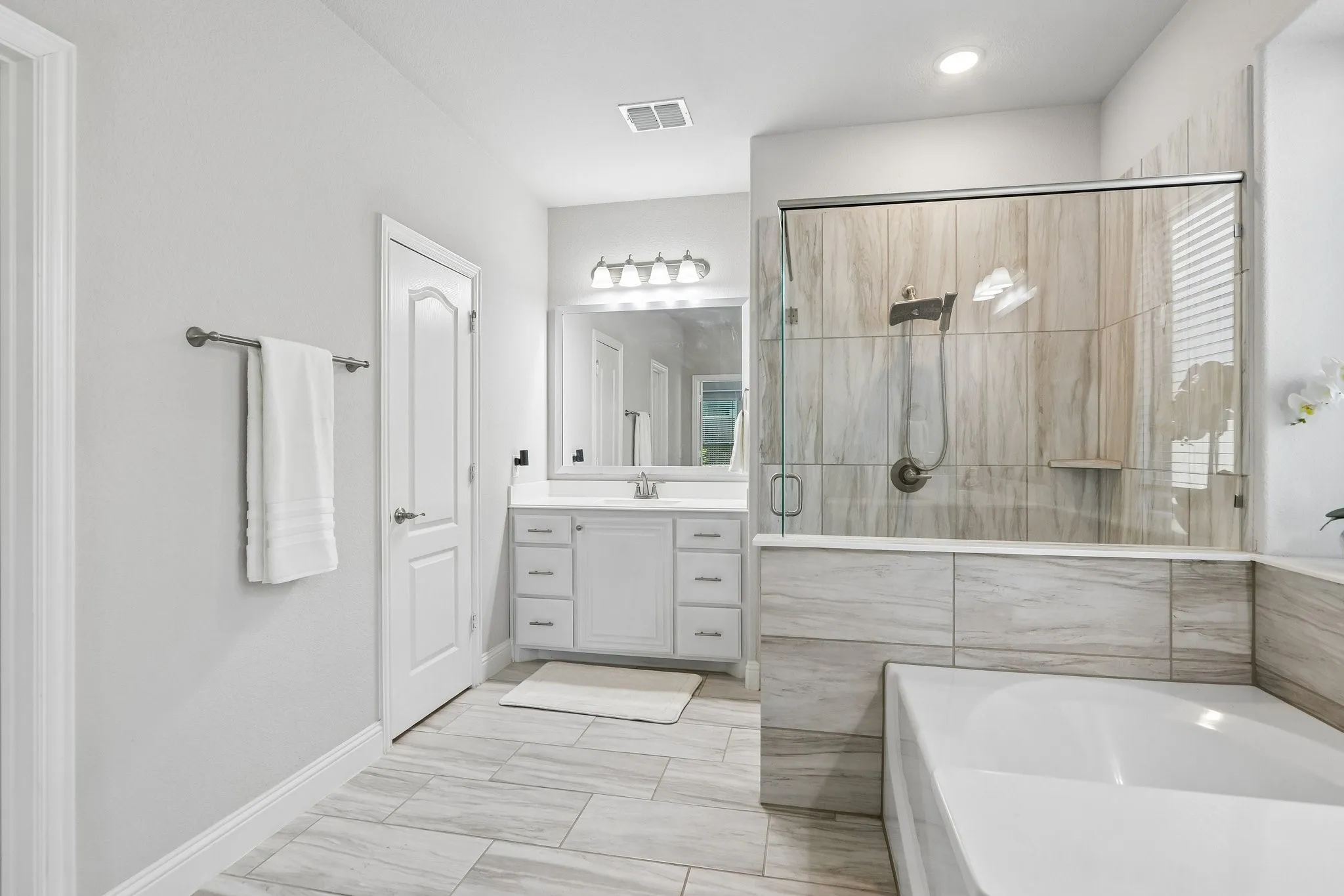 Single Family Residence For Sale in Denton County , 1409 Thrasher Drive, Little Elm, Texas 75068, 4 Bedroom, 4 Bathroom, 2 Garage spaces, 3,437 Sqft, built in 2020, Price $534,999, mls#21304867, Real Estate Agent in Little Elm, Homes For Sale in Denton county, Homes For Sale in Little Elm, Realtor in Little Elm Texas, Real Estate Brokerage Independent Realty Texas, Luminita Cordes Realtor