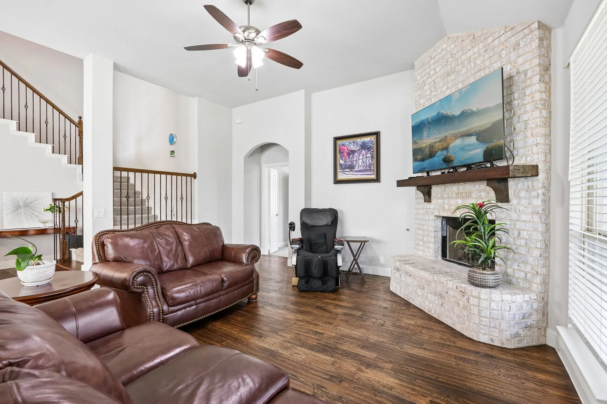 Single Family Residence For Sale in Denton County , 1409 Thrasher Drive, Little Elm, Texas 75068, 4 Bedroom, 4 Bathroom, 2 Garage spaces, 3,437 Sqft, built in 2020, Price $534,999, mls#21304867, Real Estate Agent in Little Elm, Homes For Sale in Denton county, Homes For Sale in Little Elm, Realtor in Little Elm Texas, Real Estate Brokerage Independent Realty Texas, Luminita Cordes Realtor