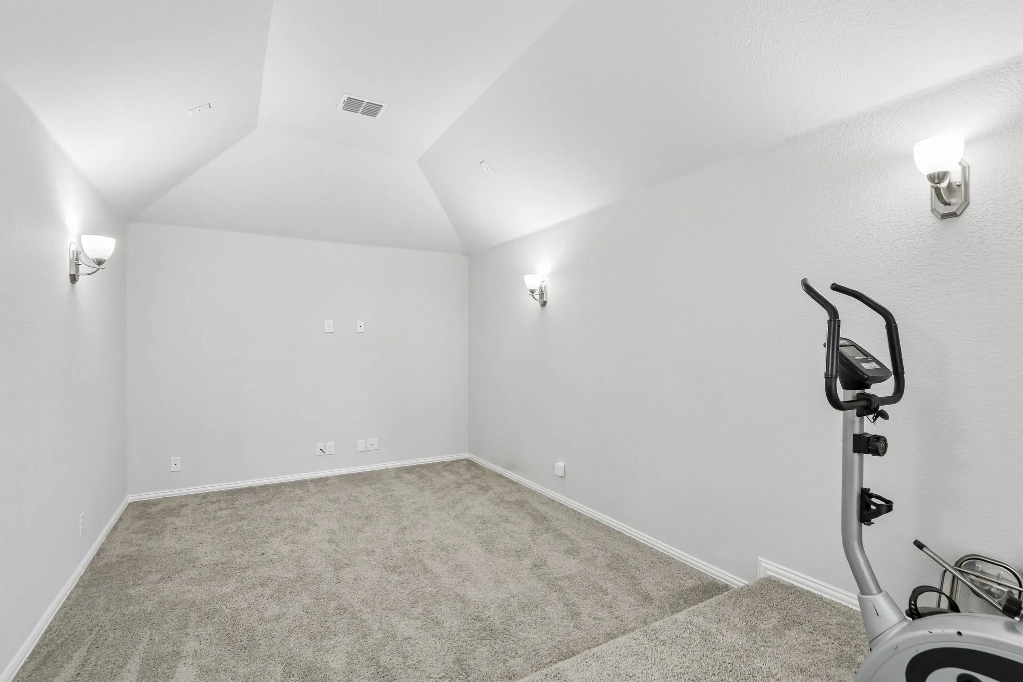 Single Family Residence For Sale in Denton County , 1409 Thrasher Drive, Little Elm, Texas 75068, 4 Bedroom, 4 Bathroom, 2 Garage spaces, 3,437 Sqft, built in 2020, Price $534,999, mls#21304867, Real Estate Agent in Little Elm, Homes For Sale in Denton county, Homes For Sale in Little Elm, Realtor in Little Elm Texas, Real Estate Brokerage Independent Realty Texas, Luminita Cordes Realtor