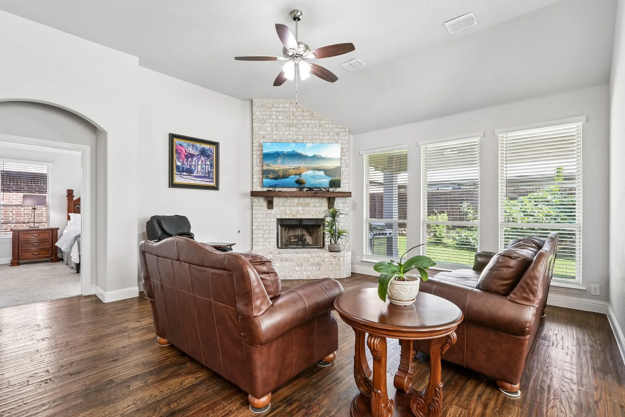 Single Family Residence For Sale in Denton County , 1409 Thrasher Drive, Little Elm, Texas 75068, 4 Bedroom, 4 Bathroom, 2 Garage spaces, 3,437 Sqft, built in 2020, Price $534,999, mls#21304867, Real Estate Agent in Little Elm, Homes For Sale in Denton county, Homes For Sale in Little Elm, Realtor in Little Elm Texas, Real Estate Brokerage Independent Realty Texas, Luminita Cordes Realtor