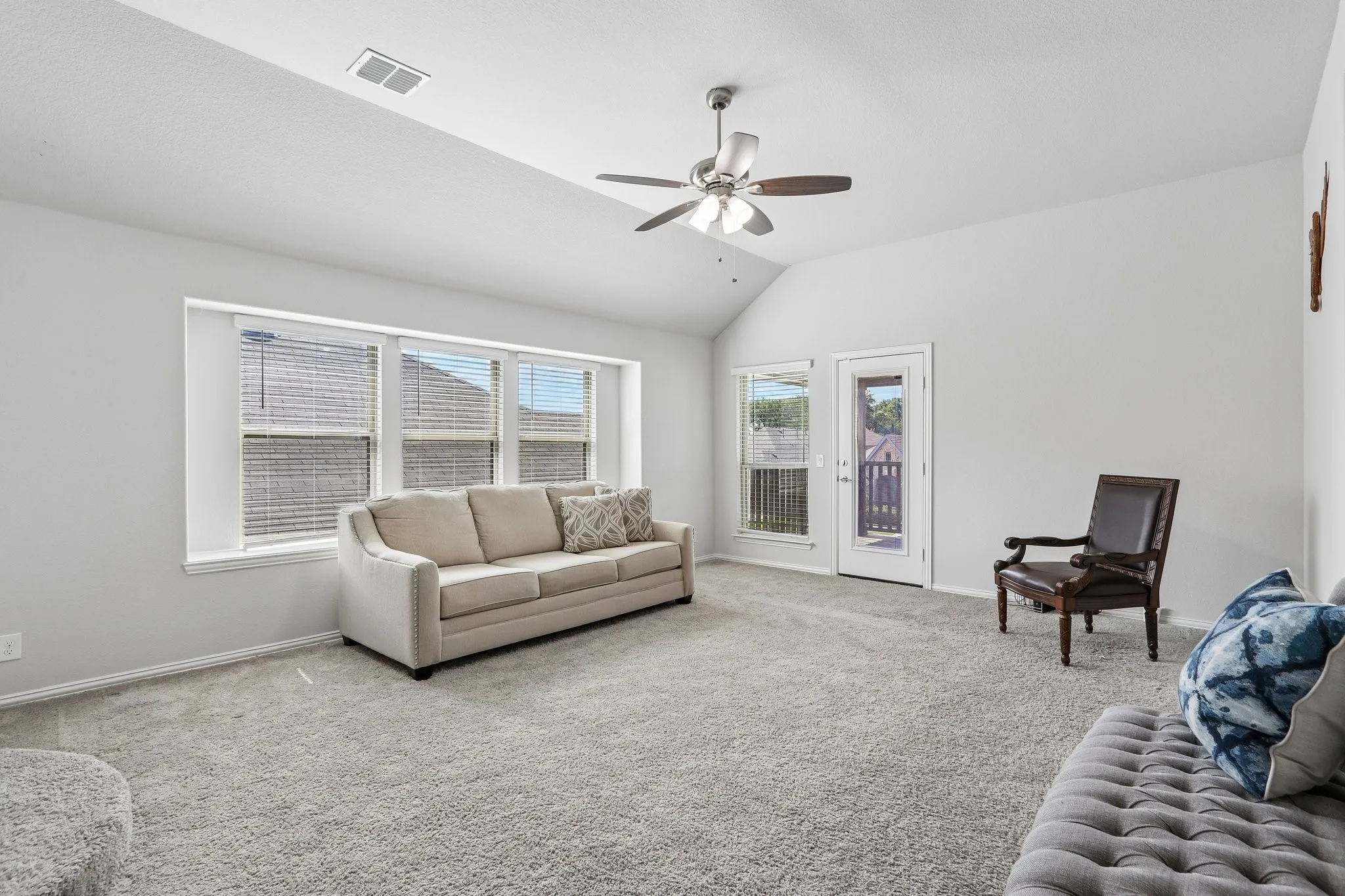 Single Family Residence For Sale in Denton County , 1409 Thrasher Drive, Little Elm, Texas 75068, 4 Bedroom, 4 Bathroom, 2 Garage spaces, 3,437 Sqft, built in 2020, Price $534,999, mls#21304867, Real Estate Agent in Little Elm, Homes For Sale in Denton county, Homes For Sale in Little Elm, Realtor in Little Elm Texas, Real Estate Brokerage Independent Realty Texas, Luminita Cordes Realtor