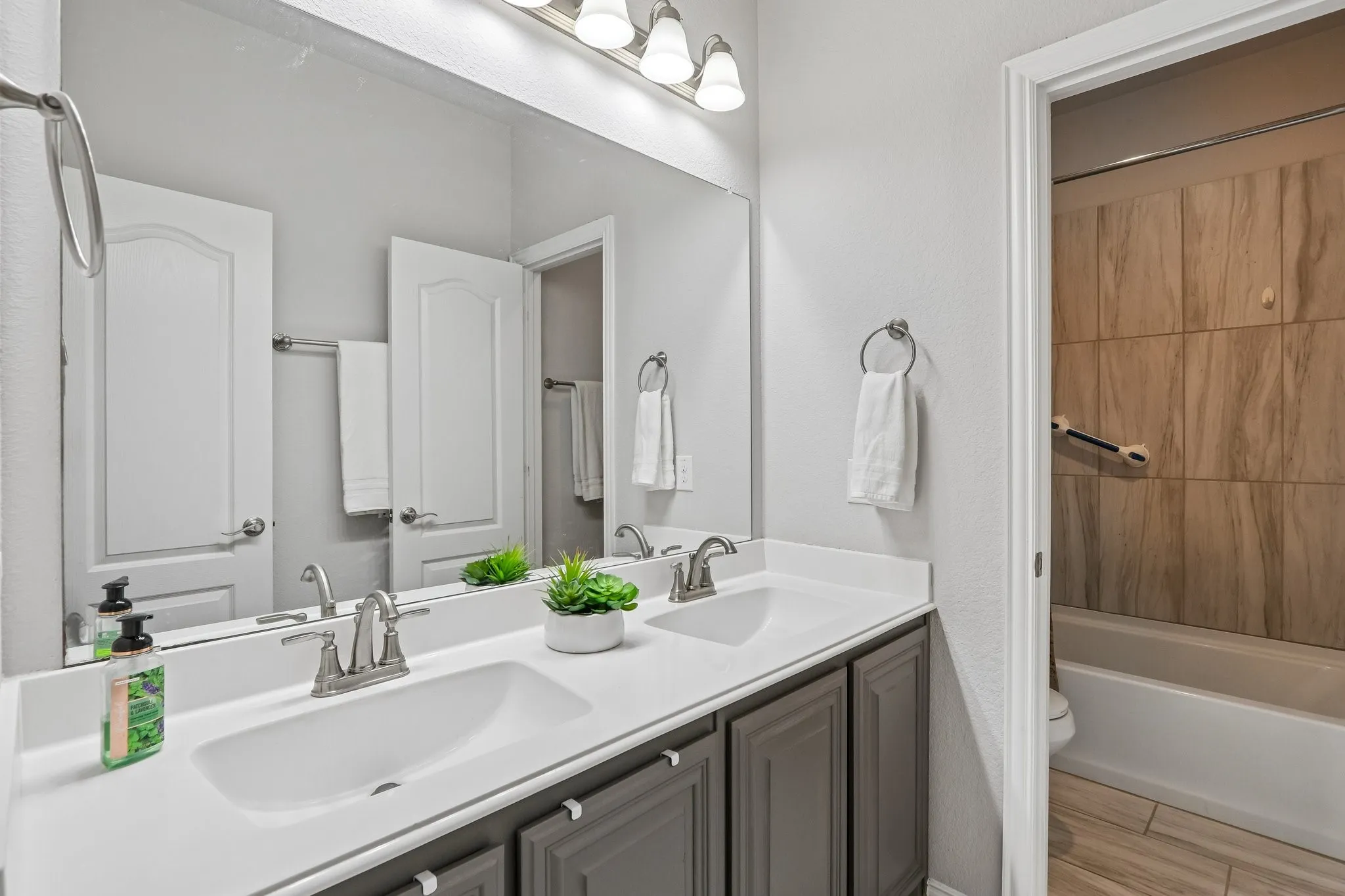 Single Family Residence For Sale in Denton County , 1409 Thrasher Drive, Little Elm, Texas 75068, 4 Bedroom, 4 Bathroom, 2 Garage spaces, 3,437 Sqft, built in 2020, Price $534,999, mls#21304867, Real Estate Agent in Little Elm, Homes For Sale in Denton county, Homes For Sale in Little Elm, Realtor in Little Elm Texas, Real Estate Brokerage Independent Realty Texas, Luminita Cordes Realtor