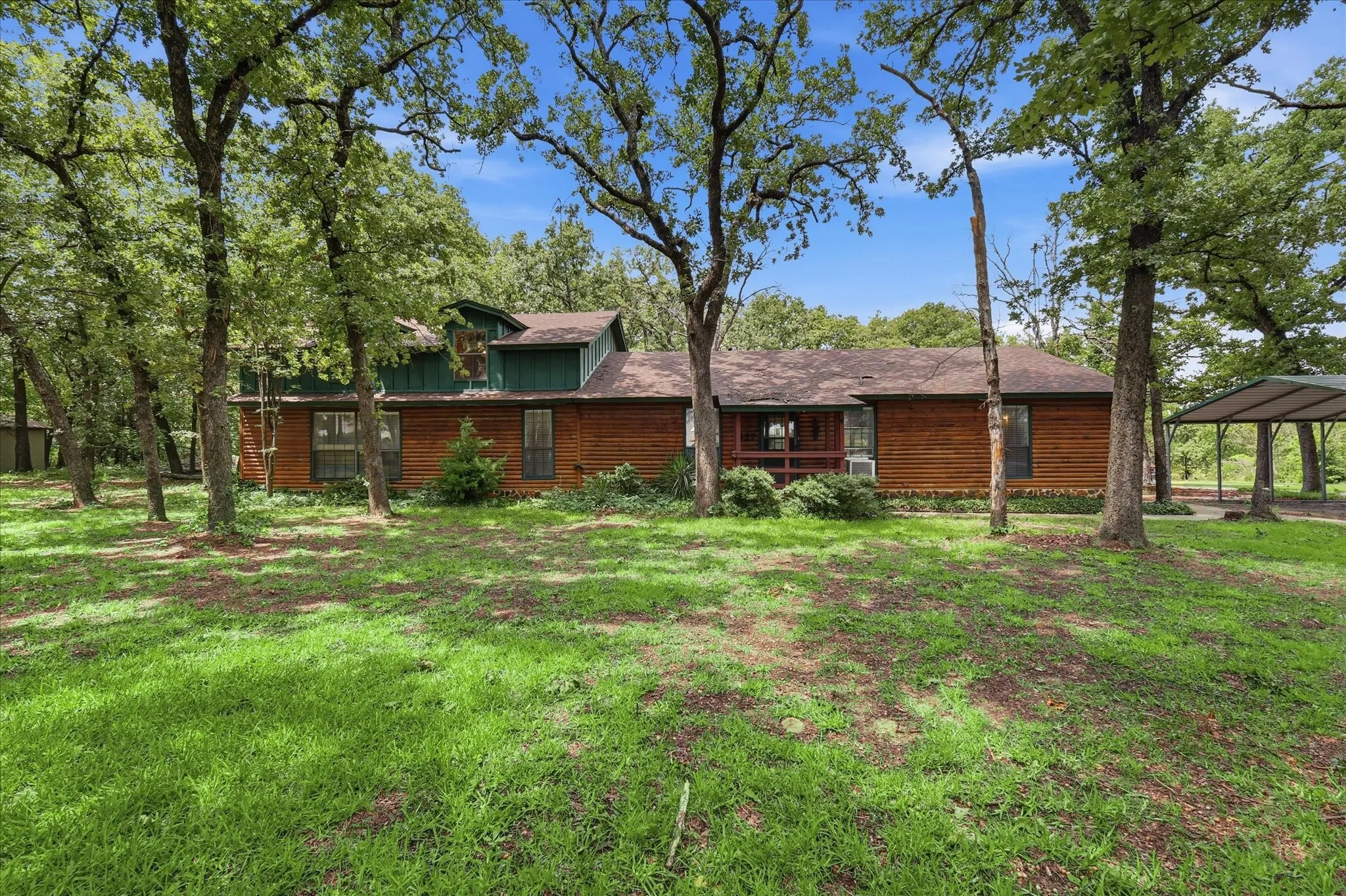 Single Family Residence For Sale in Cooke County , 237 Brenda Lane, Gainesville, Texas 76240, 3 Bedroom, 4 Bathroom, 2 Garage spaces, 2,994 Sqft, built in 1994, mls#21227937, Real Estate Agent in Gainesville, Homes For Sale in Cooke county, Homes For Sale in Gainesville, Realtor in Gainesville Texas, Real Estate Brokerage Independent Realty Texas, Luminita Cordes Realtor
