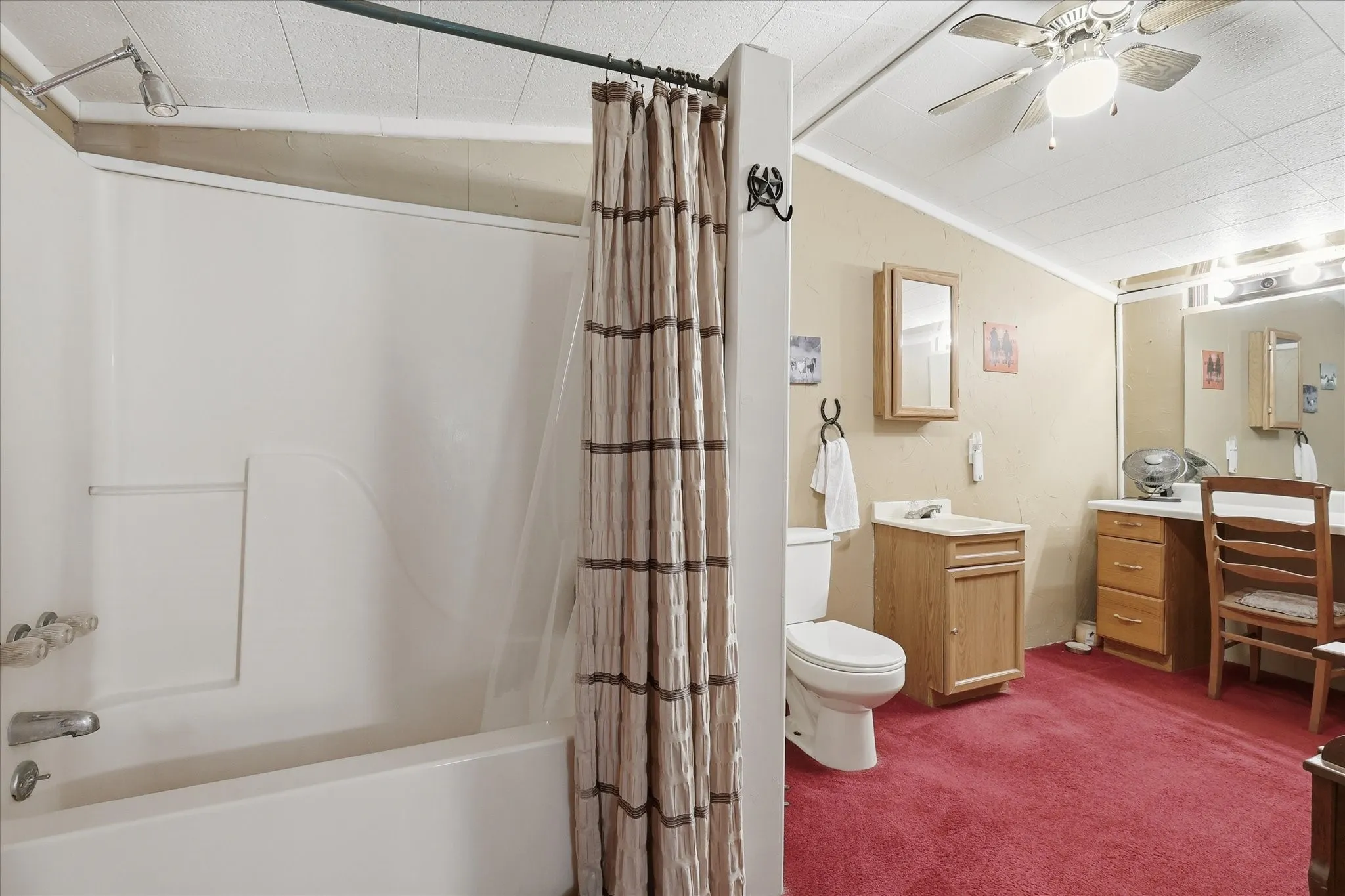 Upstairs full bathroom