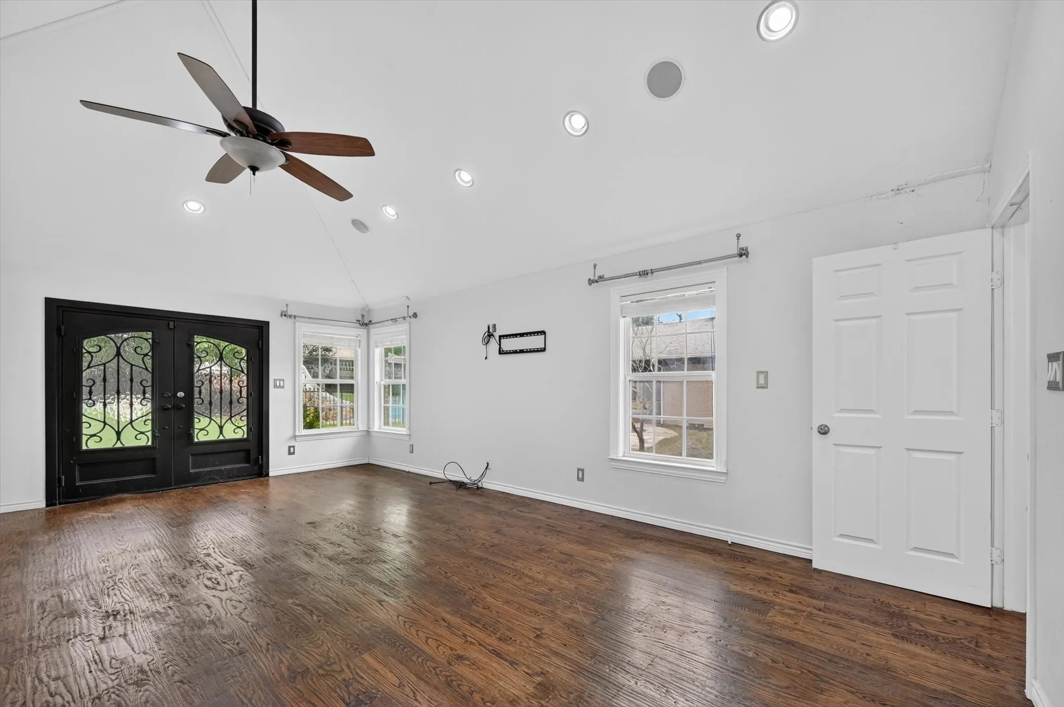 Single Family Residence For Sale in Dallas County , 14126 Brookridge Circle, Dallas, Texas 75254, 6 Bedroom, 6 Bathroom, 2 Garage spaces, 5,786 Sqft, built in 1961, mls#21304037, Real Estate Agent in Dallas, Homes For Sale in Dallas county, Homes For Sale in Dallas, Realtor in Dallas Texas, Real Estate Brokerage Independent Realty Texas, Luminita Cordes Realtor