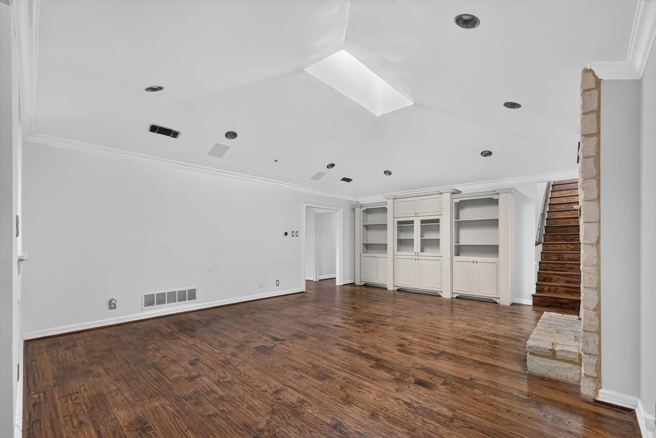 Single Family Residence For Sale in Dallas County , 14126 Brookridge Circle, Dallas, Texas 75254, 6 Bedroom, 6 Bathroom, 2 Garage spaces, 5,786 Sqft, built in 1961, mls#21304037, Real Estate Agent in Dallas, Homes For Sale in Dallas county, Homes For Sale in Dallas, Realtor in Dallas Texas, Real Estate Brokerage Independent Realty Texas, Luminita Cordes Realtor