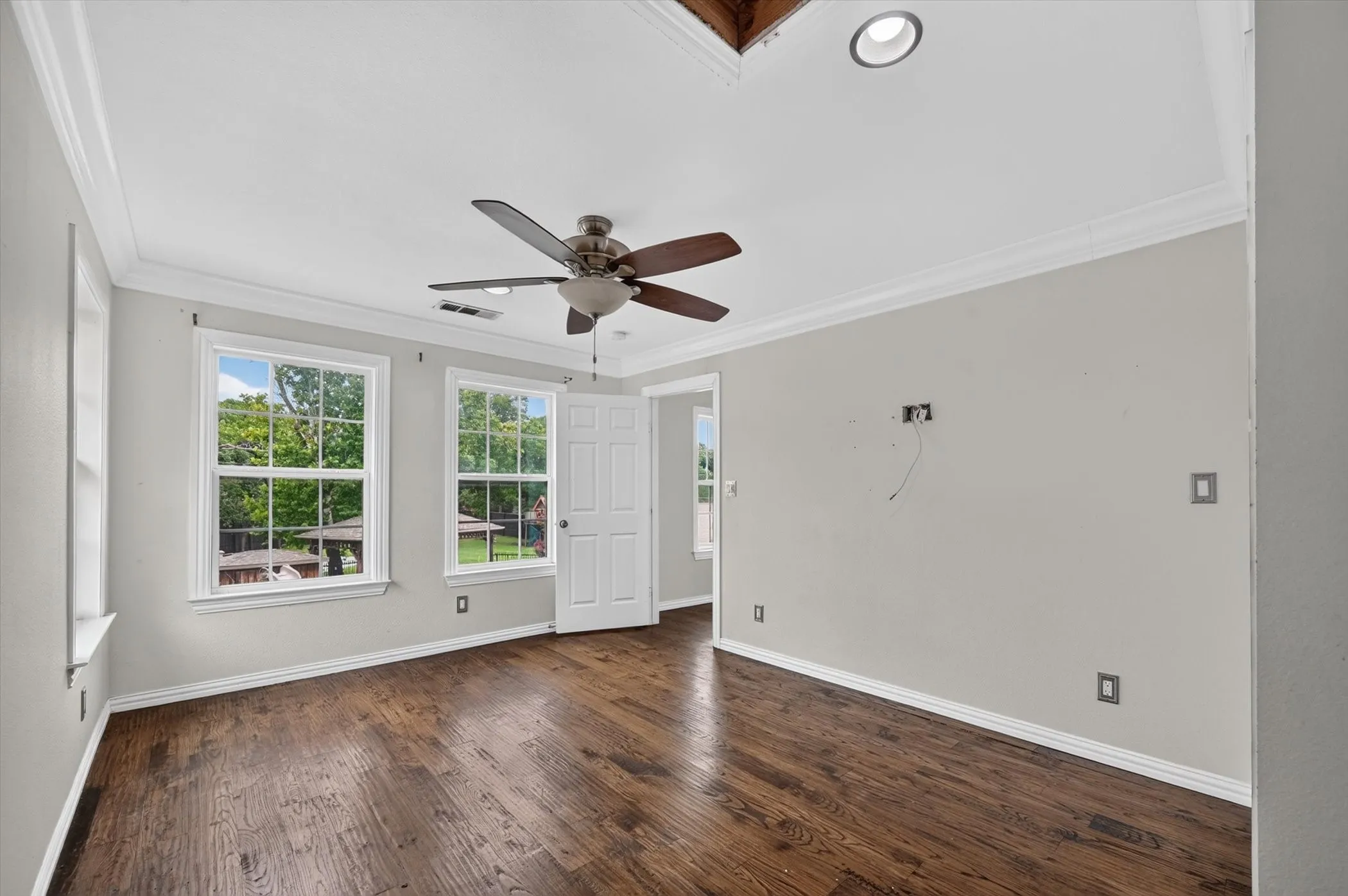 Single Family Residence For Sale in Dallas County , 14126 Brookridge Circle, Dallas, Texas 75254, 6 Bedroom, 6 Bathroom, 2 Garage spaces, 5,786 Sqft, built in 1961, mls#21304037, Real Estate Agent in Dallas, Homes For Sale in Dallas county, Homes For Sale in Dallas, Realtor in Dallas Texas, Real Estate Brokerage Independent Realty Texas, Luminita Cordes Realtor