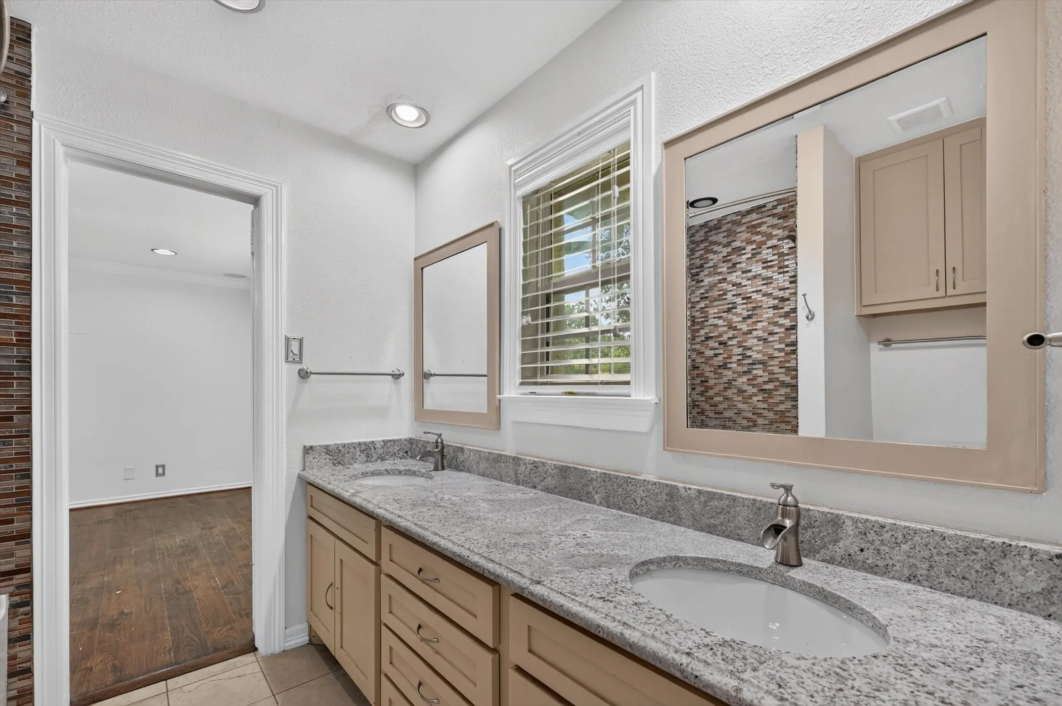 Single Family Residence For Sale in Dallas County , 14126 Brookridge Circle, Dallas, Texas 75254, 6 Bedroom, 6 Bathroom, 2 Garage spaces, 5,786 Sqft, built in 1961, mls#21304037, Real Estate Agent in Dallas, Homes For Sale in Dallas county, Homes For Sale in Dallas, Realtor in Dallas Texas, Real Estate Brokerage Independent Realty Texas, Luminita Cordes Realtor