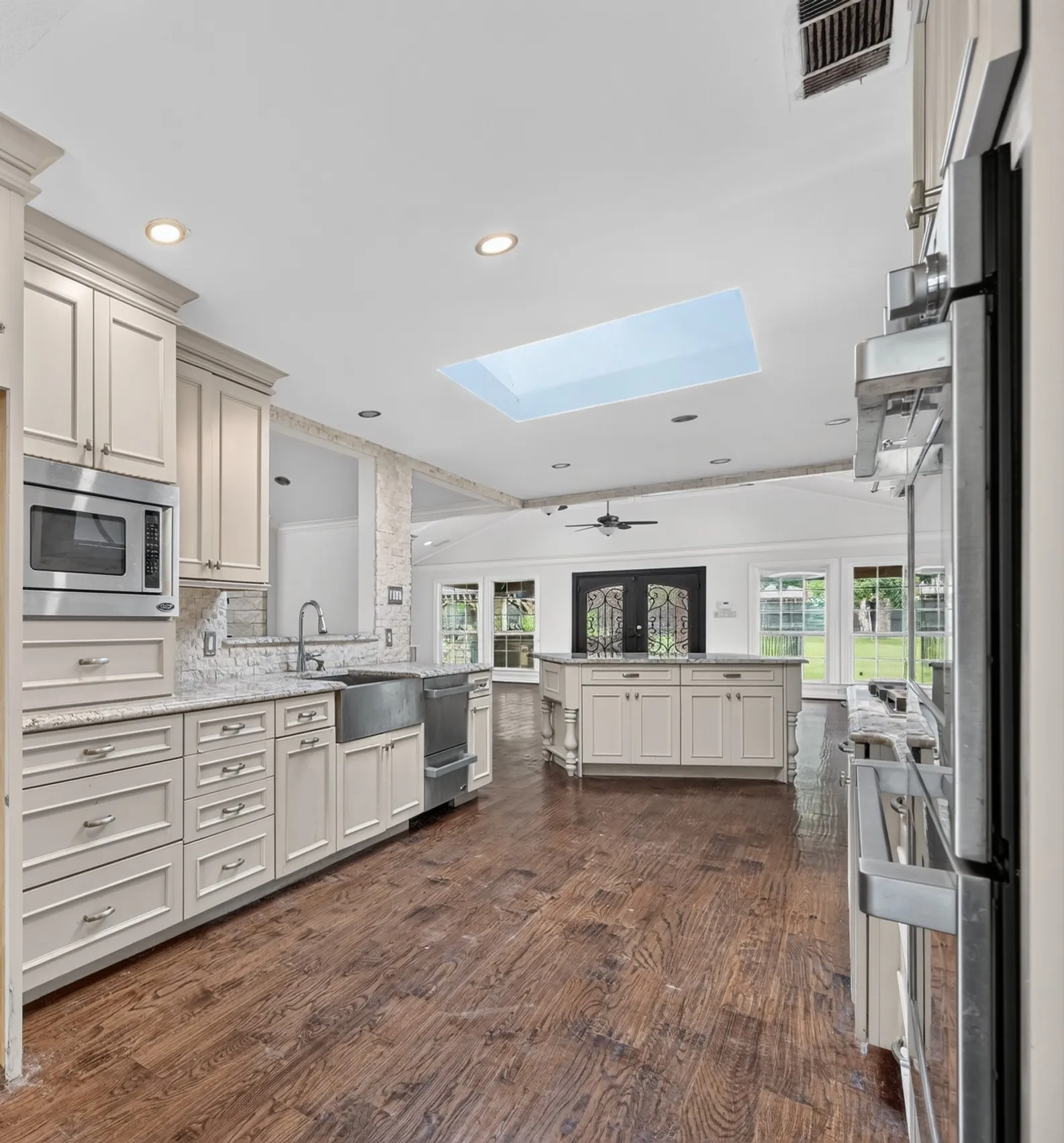 Single Family Residence For Sale in Dallas County , 14126 Brookridge Circle, Dallas, Texas 75254, 6 Bedroom, 6 Bathroom, 2 Garage spaces, 5,786 Sqft, built in 1961, mls#21304037, Real Estate Agent in Dallas, Homes For Sale in Dallas county, Homes For Sale in Dallas, Realtor in Dallas Texas, Real Estate Brokerage Independent Realty Texas, Luminita Cordes Realtor