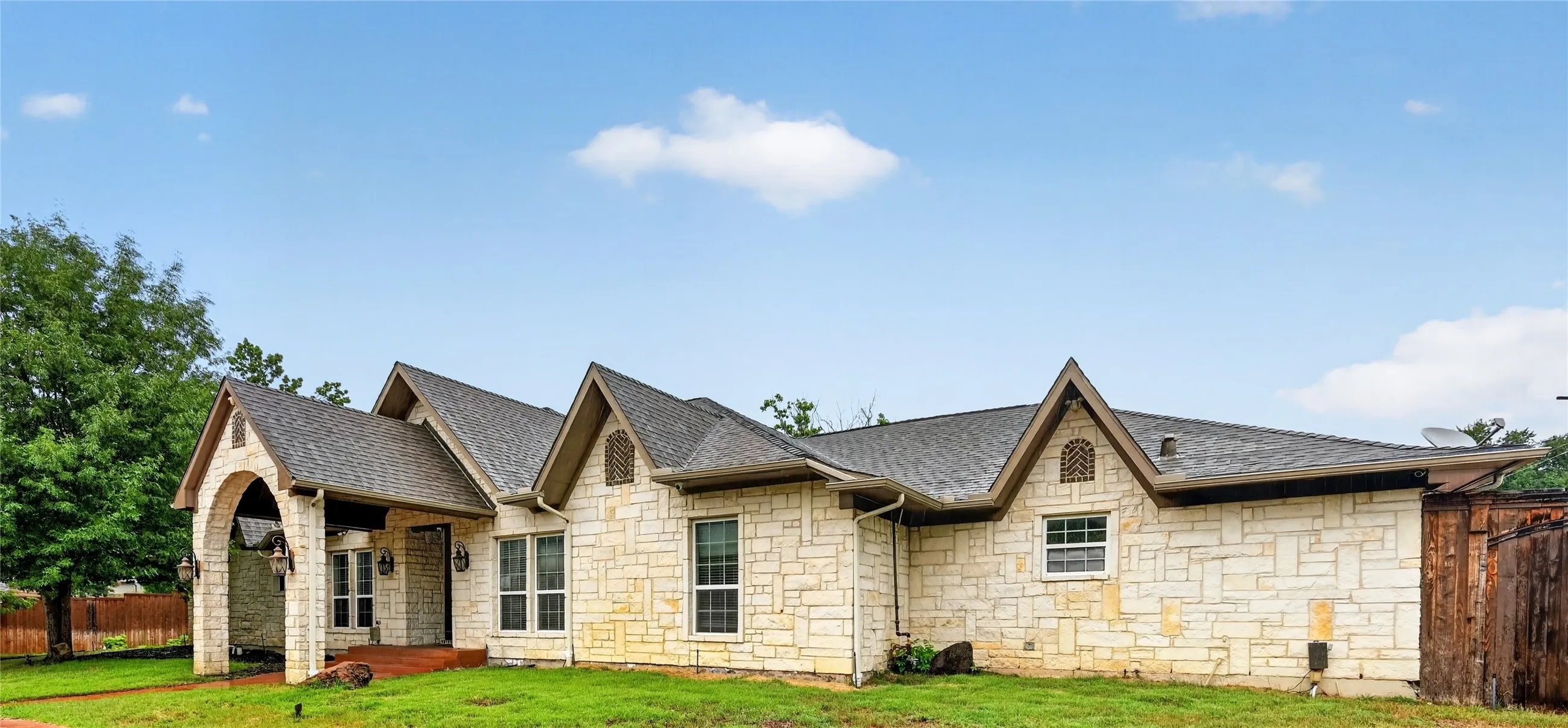 Single Family Residence For Sale in Dallas County , 14126 Brookridge Circle, Dallas, Texas 75254, 6 Bedroom, 6 Bathroom, 2 Garage spaces, 5,786 Sqft, built in 1961, mls#21304037, Real Estate Agent in Dallas, Homes For Sale in Dallas county, Homes For Sale in Dallas, Realtor in Dallas Texas, Real Estate Brokerage Independent Realty Texas, Luminita Cordes Realtor