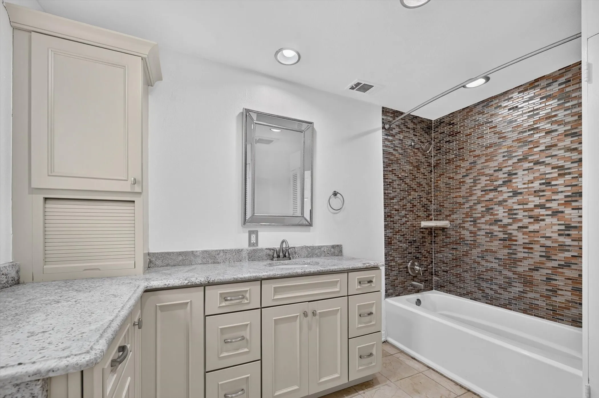 Single Family Residence For Sale in Dallas County , 14126 Brookridge Circle, Dallas, Texas 75254, 6 Bedroom, 6 Bathroom, 2 Garage spaces, 5,786 Sqft, built in 1961, mls#21304037, Real Estate Agent in Dallas, Homes For Sale in Dallas county, Homes For Sale in Dallas, Realtor in Dallas Texas, Real Estate Brokerage Independent Realty Texas, Luminita Cordes Realtor