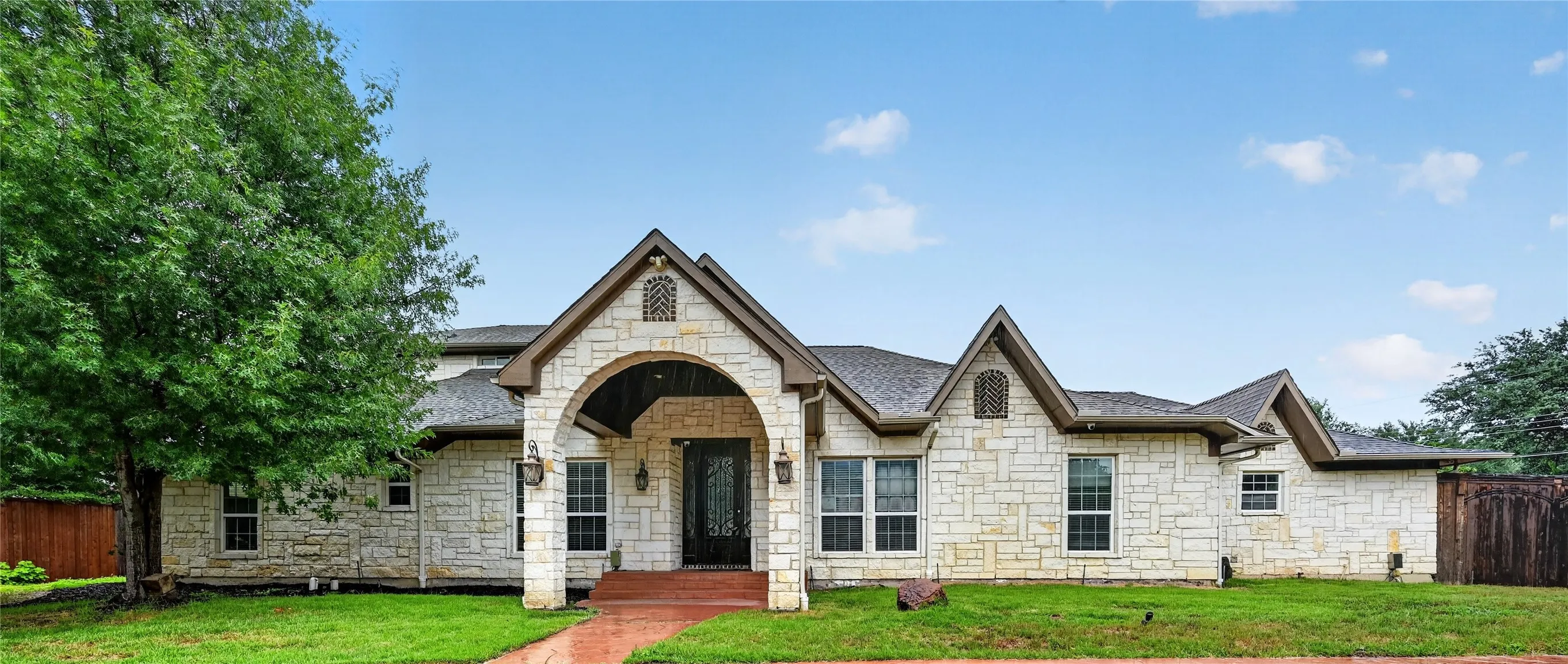 Single Family Residence For Sale in Dallas County , 14126 Brookridge Circle, Dallas, Texas 75254, 6 Bedroom, 6 Bathroom, 2 Garage spaces, 5,786 Sqft, built in 1961, mls#21304037, Real Estate Agent in Dallas, Homes For Sale in Dallas county, Homes For Sale in Dallas, Realtor in Dallas Texas, Real Estate Brokerage Independent Realty Texas, Luminita Cordes Realtor