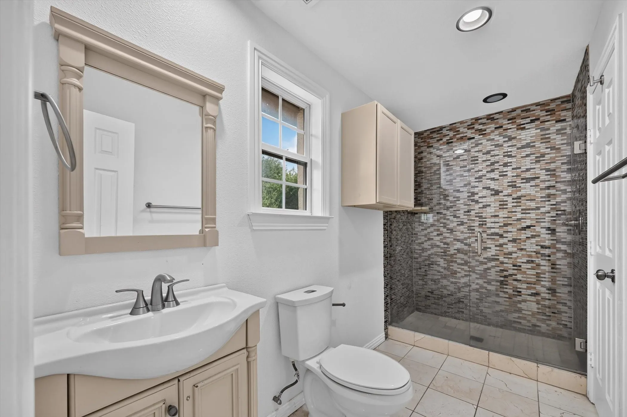 Single Family Residence For Sale in Dallas County , 14126 Brookridge Circle, Dallas, Texas 75254, 6 Bedroom, 6 Bathroom, 2 Garage spaces, 5,786 Sqft, built in 1961, mls#21304037, Real Estate Agent in Dallas, Homes For Sale in Dallas county, Homes For Sale in Dallas, Realtor in Dallas Texas, Real Estate Brokerage Independent Realty Texas, Luminita Cordes Realtor