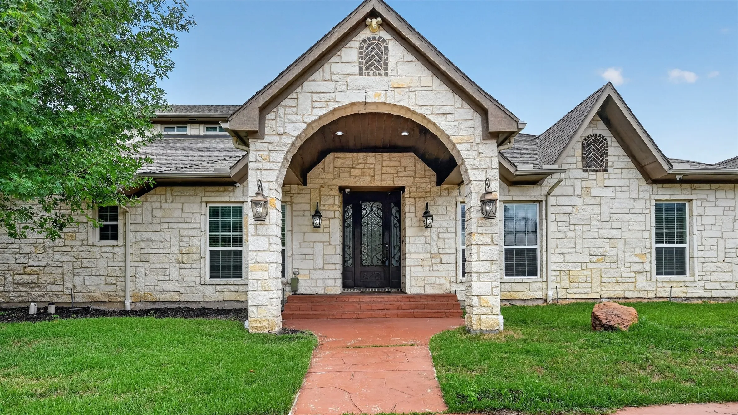 Single Family Residence For Sale in Dallas County , 14126 Brookridge Circle, Dallas, Texas 75254, 6 Bedroom, 6 Bathroom, 2 Garage spaces, 5,786 Sqft, built in 1961, mls#21304037, Real Estate Agent in Dallas, Homes For Sale in Dallas county, Homes For Sale in Dallas, Realtor in Dallas Texas, Real Estate Brokerage Independent Realty Texas, Luminita Cordes Realtor