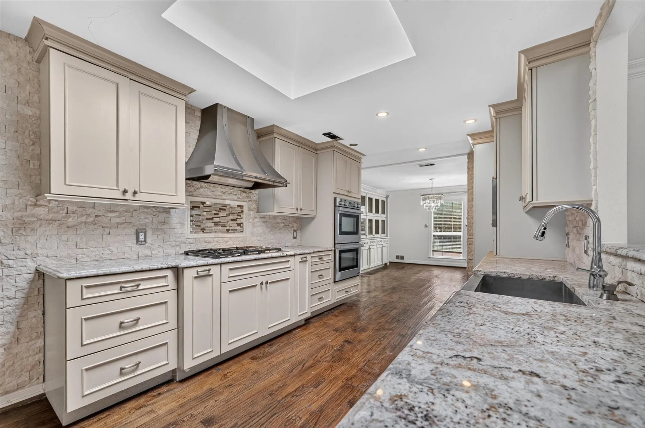 Single Family Residence For Sale in Dallas County , 14126 Brookridge Circle, Dallas, Texas 75254, 6 Bedroom, 6 Bathroom, 2 Garage spaces, 5,786 Sqft, built in 1961, mls#21304037, Real Estate Agent in Dallas, Homes For Sale in Dallas county, Homes For Sale in Dallas, Realtor in Dallas Texas, Real Estate Brokerage Independent Realty Texas, Luminita Cordes Realtor