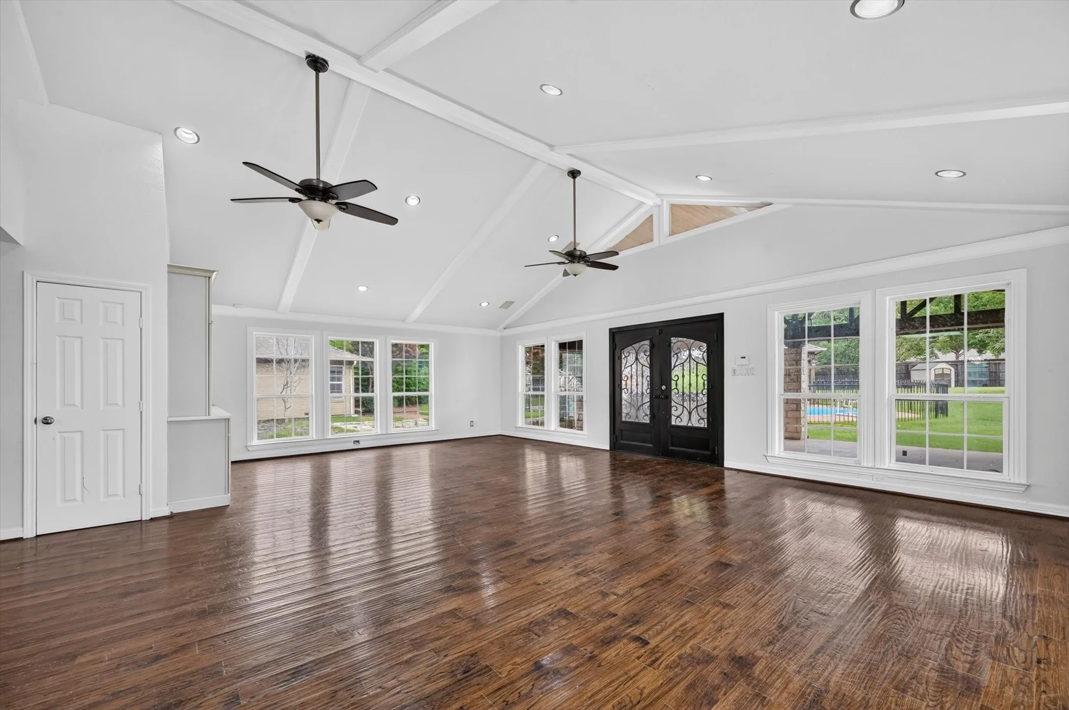 Single Family Residence For Sale in Dallas County , 14126 Brookridge Circle, Dallas, Texas 75254, 6 Bedroom, 6 Bathroom, 2 Garage spaces, 5,786 Sqft, built in 1961, mls#21304037, Real Estate Agent in Dallas, Homes For Sale in Dallas county, Homes For Sale in Dallas, Realtor in Dallas Texas, Real Estate Brokerage Independent Realty Texas, Luminita Cordes Realtor