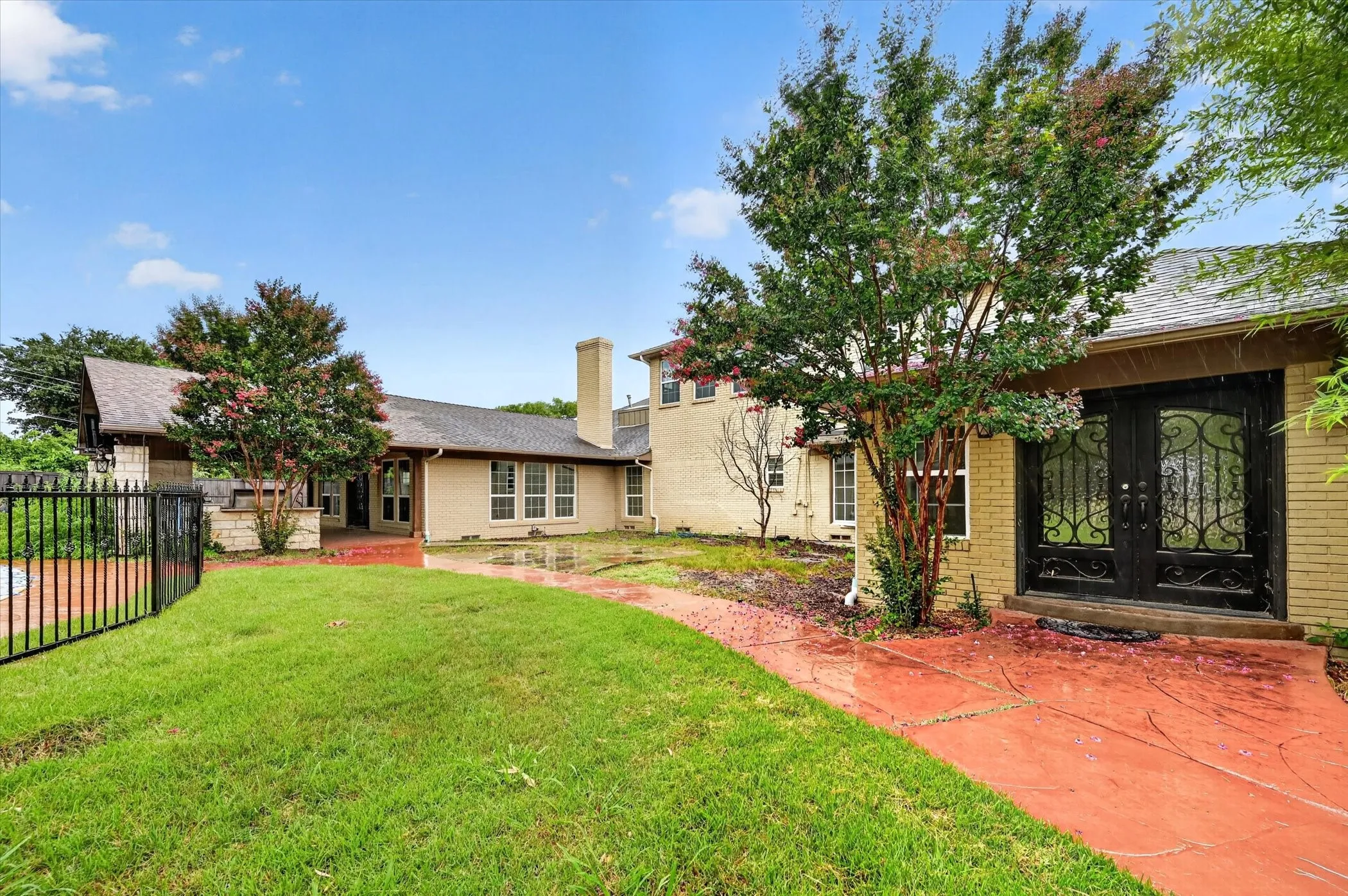 Single Family Residence For Sale in Dallas County , 14126 Brookridge Circle, Dallas, Texas 75254, 6 Bedroom, 6 Bathroom, 2 Garage spaces, 5,786 Sqft, built in 1961, mls#21304037, Real Estate Agent in Dallas, Homes For Sale in Dallas county, Homes For Sale in Dallas, Realtor in Dallas Texas, Real Estate Brokerage Independent Realty Texas, Luminita Cordes Realtor