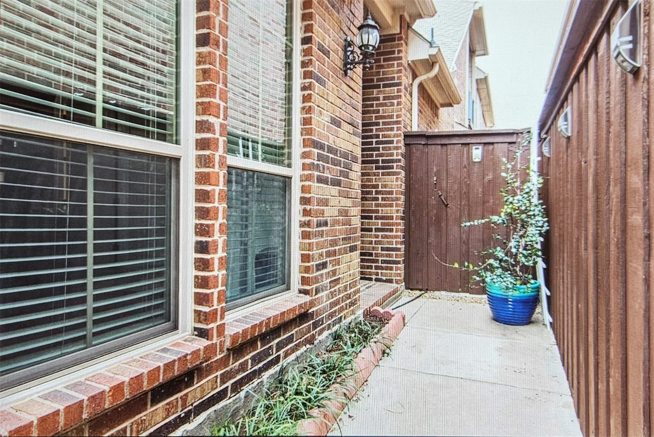 Single Family Residence For Sale in Denton County , 2470 Sunderland Lane, Lewisville, Texas 75067, 3 Bedroom, 3 Bathroom, 2 Garage spaces, 2,268 Sqft, built in 2008, mls#21304233, Real Estate Agent in Lewisville, Homes For Sale in Denton county, Homes For Sale in Lewisville, Realtor in Lewisville Texas, Real Estate Brokerage Independent Realty Texas, Luminita Cordes Realtor