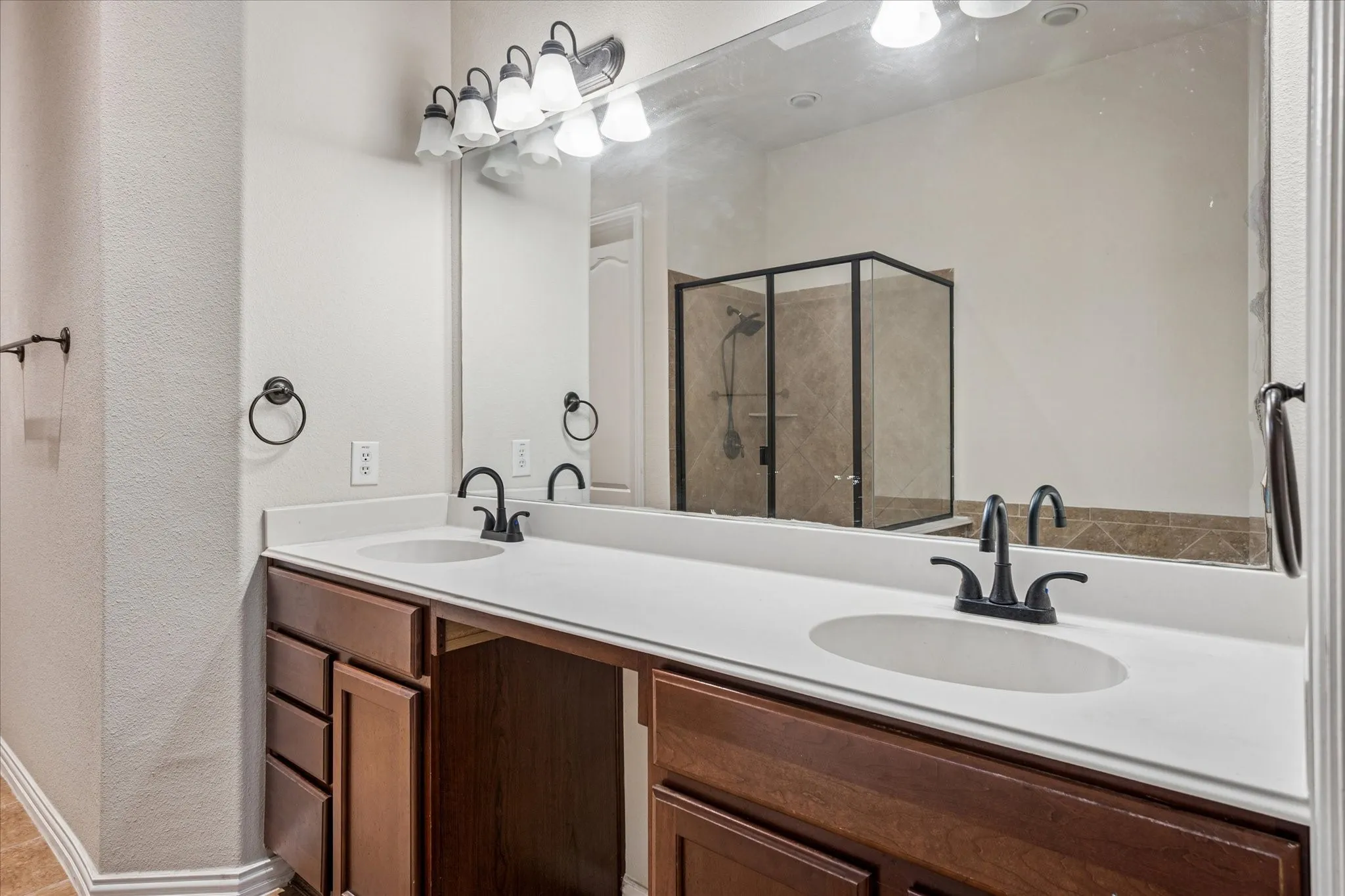 Single Family Residence For Sale in Denton County , 2470 Sunderland Lane, Lewisville, Texas 75067, 3 Bedroom, 3 Bathroom, 2 Garage spaces, 2,268 Sqft, built in 2008, mls#21304233, Real Estate Agent in Lewisville, Homes For Sale in Denton county, Homes For Sale in Lewisville, Realtor in Lewisville Texas, Real Estate Brokerage Independent Realty Texas, Luminita Cordes Realtor