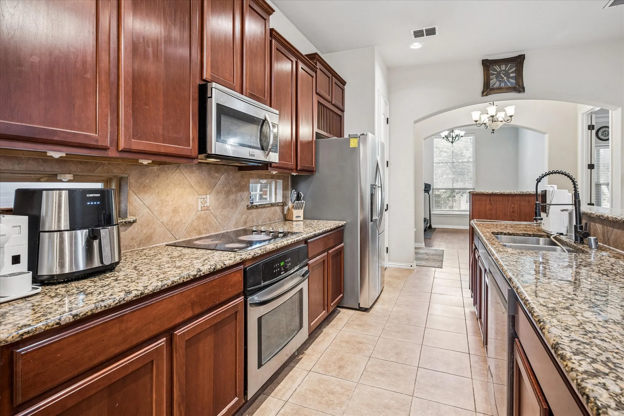 Single Family Residence For Sale in Denton County , 2470 Sunderland Lane, Lewisville, Texas 75067, 3 Bedroom, 3 Bathroom, 2 Garage spaces, 2,268 Sqft, built in 2008, mls#21304233, Real Estate Agent in Lewisville, Homes For Sale in Denton county, Homes For Sale in Lewisville, Realtor in Lewisville Texas, Real Estate Brokerage Independent Realty Texas, Luminita Cordes Realtor