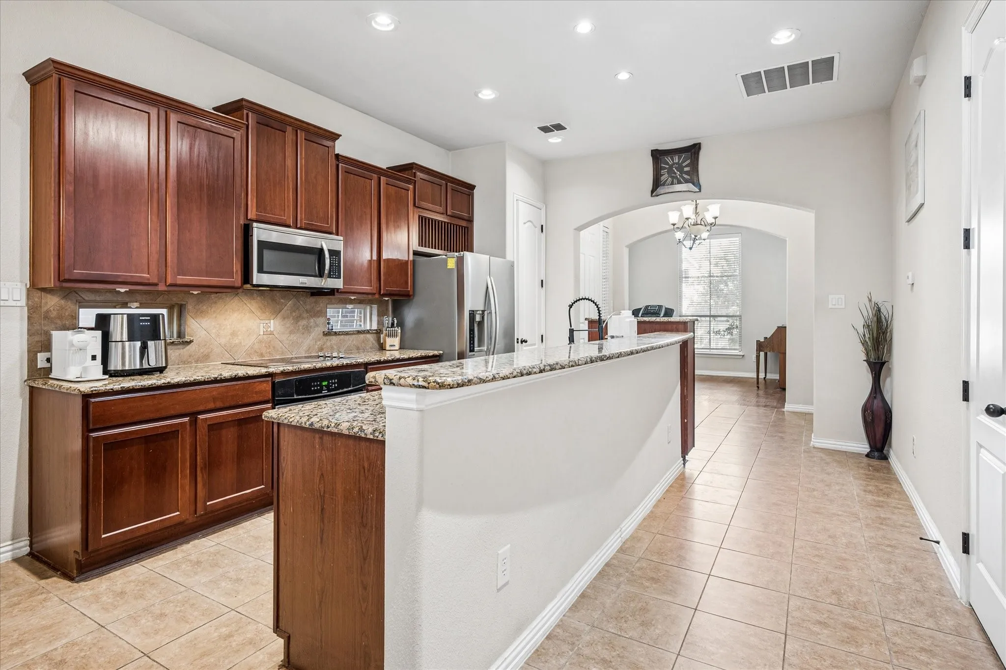 Single Family Residence For Sale in Denton County , 2470 Sunderland Lane, Lewisville, Texas 75067, 3 Bedroom, 3 Bathroom, 2 Garage spaces, 2,268 Sqft, built in 2008, mls#21304233, Real Estate Agent in Lewisville, Homes For Sale in Denton county, Homes For Sale in Lewisville, Realtor in Lewisville Texas, Real Estate Brokerage Independent Realty Texas, Luminita Cordes Realtor