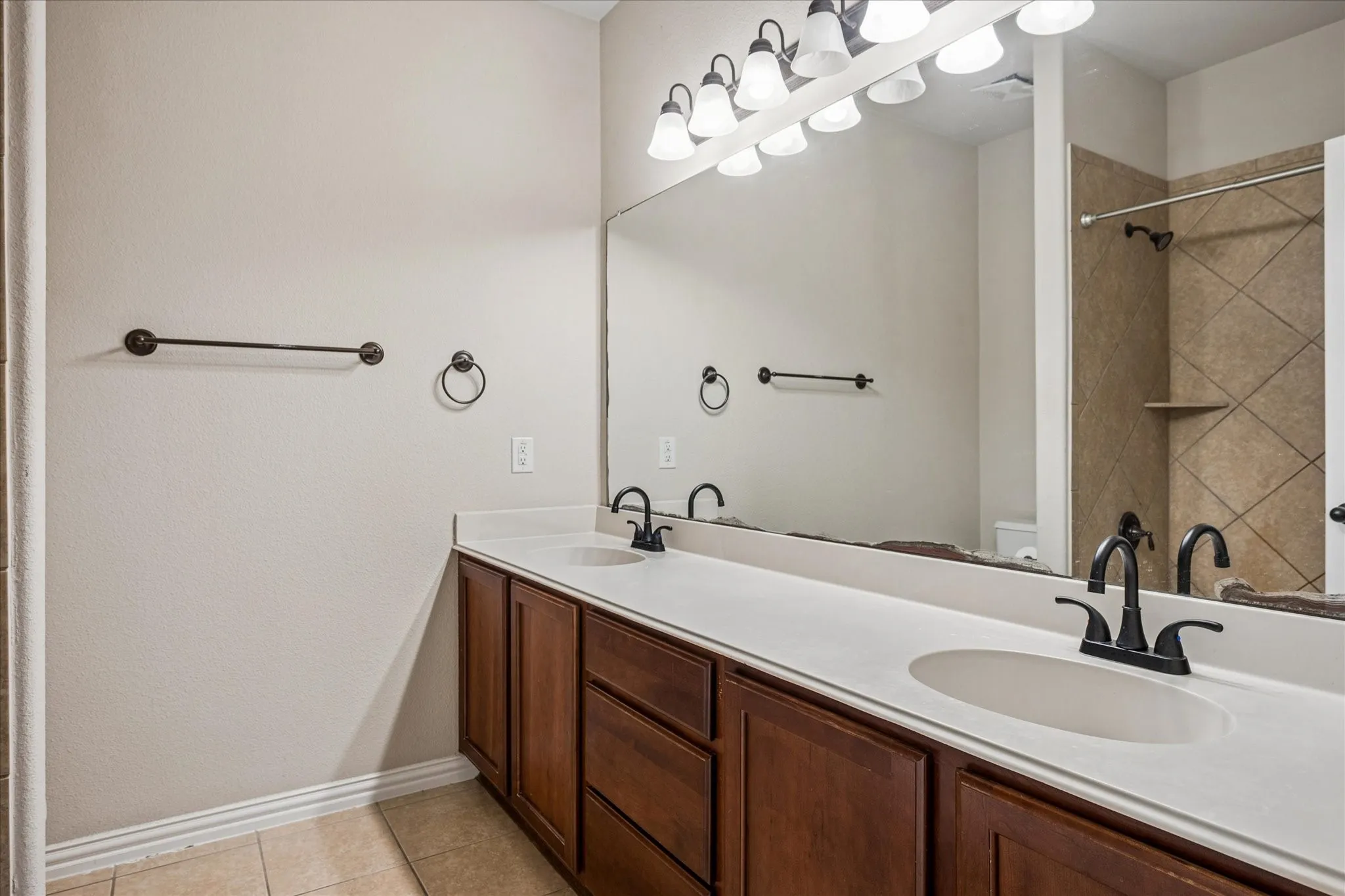 Single Family Residence For Sale in Denton County , 2470 Sunderland Lane, Lewisville, Texas 75067, 3 Bedroom, 3 Bathroom, 2 Garage spaces, 2,268 Sqft, built in 2008, mls#21304233, Real Estate Agent in Lewisville, Homes For Sale in Denton county, Homes For Sale in Lewisville, Realtor in Lewisville Texas, Real Estate Brokerage Independent Realty Texas, Luminita Cordes Realtor
