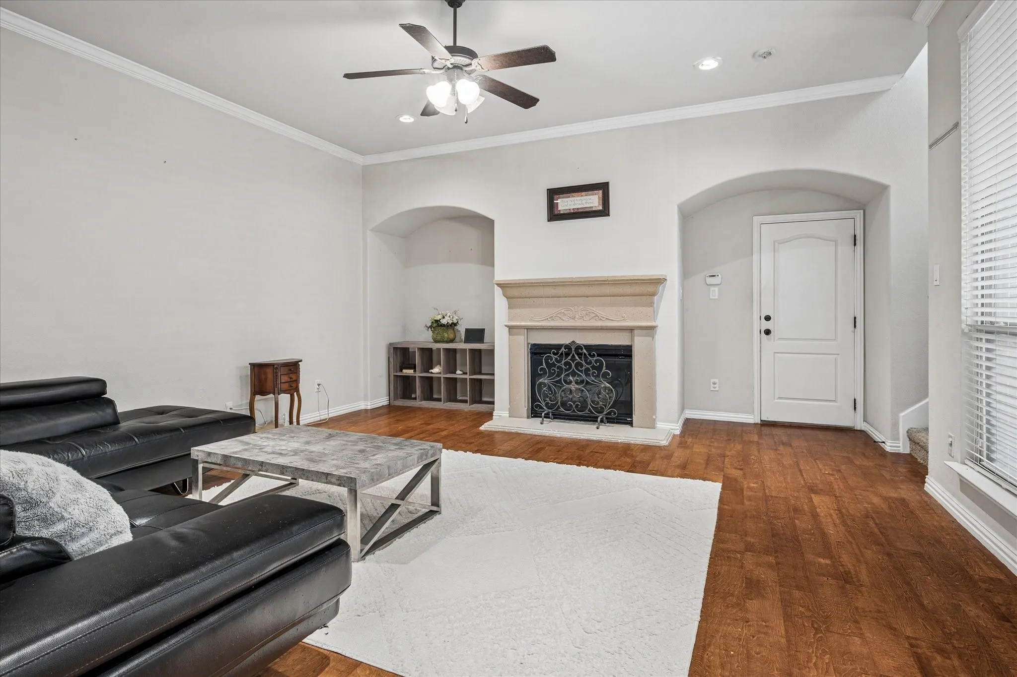 Single Family Residence For Sale in Denton County , 2470 Sunderland Lane, Lewisville, Texas 75067, 3 Bedroom, 3 Bathroom, 2 Garage spaces, 2,268 Sqft, built in 2008, mls#21304233, Real Estate Agent in Lewisville, Homes For Sale in Denton county, Homes For Sale in Lewisville, Realtor in Lewisville Texas, Real Estate Brokerage Independent Realty Texas, Luminita Cordes Realtor