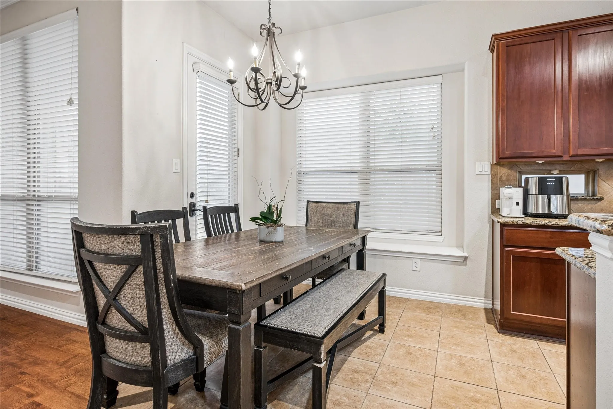 Single Family Residence For Sale in Denton County , 2470 Sunderland Lane, Lewisville, Texas 75067, 3 Bedroom, 3 Bathroom, 2 Garage spaces, 2,268 Sqft, built in 2008, mls#21304233, Real Estate Agent in Lewisville, Homes For Sale in Denton county, Homes For Sale in Lewisville, Realtor in Lewisville Texas, Real Estate Brokerage Independent Realty Texas, Luminita Cordes Realtor