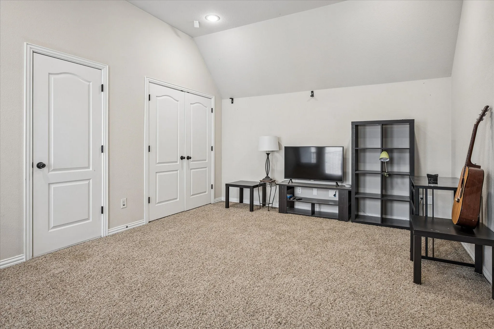 Single Family Residence For Sale in Denton County , 2470 Sunderland Lane, Lewisville, Texas 75067, 3 Bedroom, 3 Bathroom, 2 Garage spaces, 2,268 Sqft, built in 2008, mls#21304233, Real Estate Agent in Lewisville, Homes For Sale in Denton county, Homes For Sale in Lewisville, Realtor in Lewisville Texas, Real Estate Brokerage Independent Realty Texas, Luminita Cordes Realtor