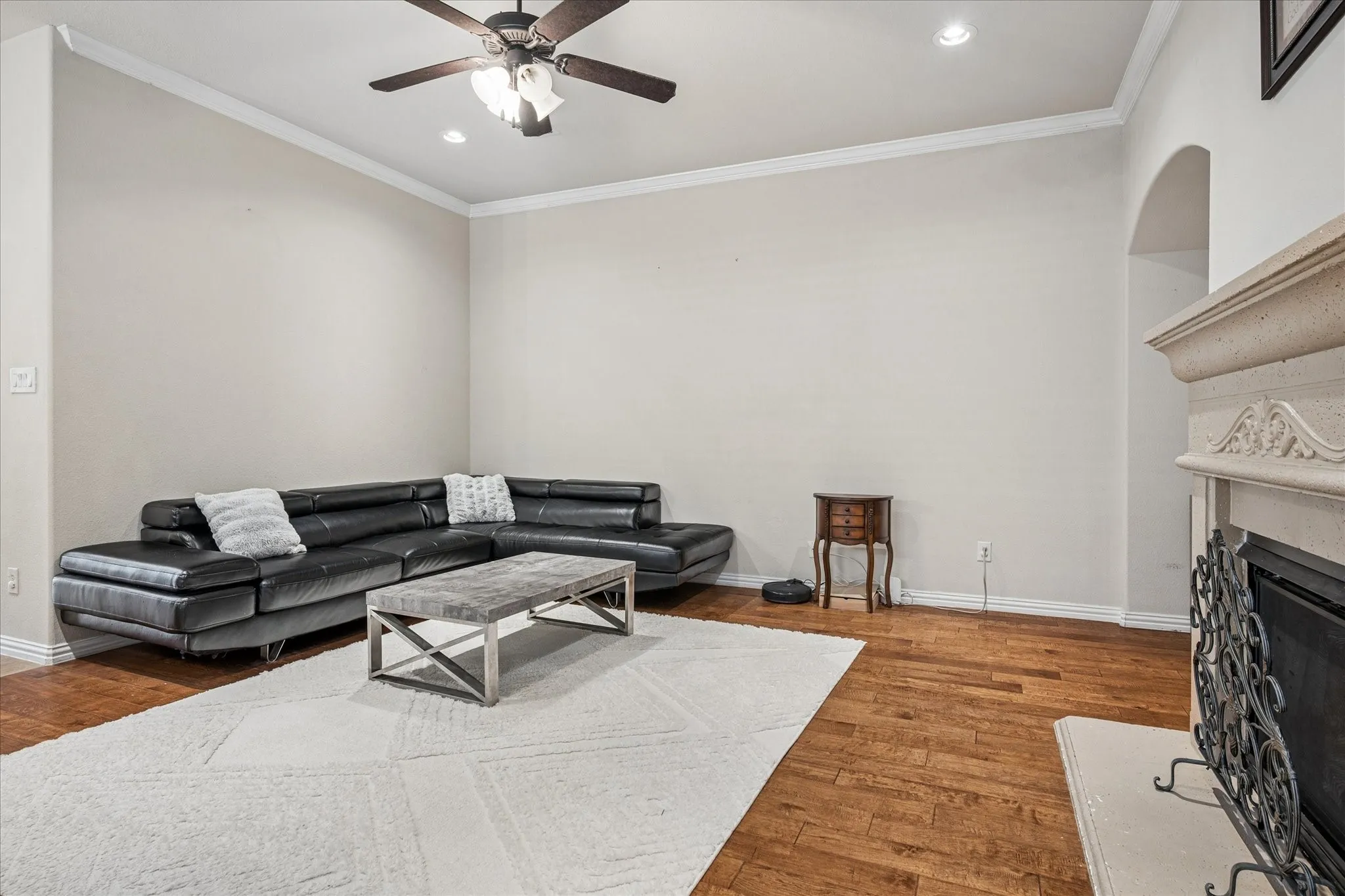 Single Family Residence For Sale in Denton County , 2470 Sunderland Lane, Lewisville, Texas 75067, 3 Bedroom, 3 Bathroom, 2 Garage spaces, 2,268 Sqft, built in 2008, mls#21304233, Real Estate Agent in Lewisville, Homes For Sale in Denton county, Homes For Sale in Lewisville, Realtor in Lewisville Texas, Real Estate Brokerage Independent Realty Texas, Luminita Cordes Realtor