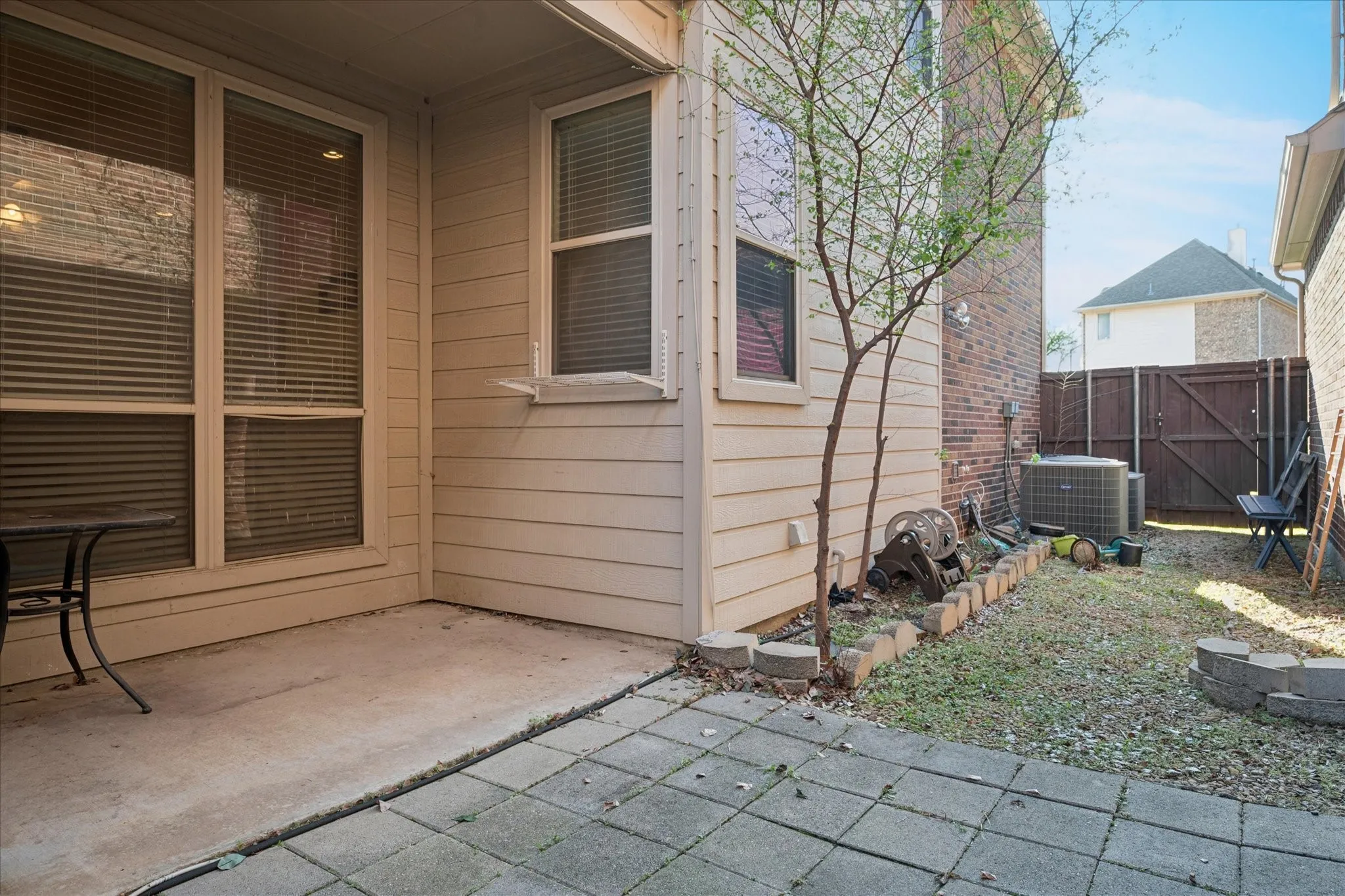 Single Family Residence For Sale in Denton County , 2470 Sunderland Lane, Lewisville, Texas 75067, 3 Bedroom, 3 Bathroom, 2 Garage spaces, 2,268 Sqft, built in 2008, mls#21304233, Real Estate Agent in Lewisville, Homes For Sale in Denton county, Homes For Sale in Lewisville, Realtor in Lewisville Texas, Real Estate Brokerage Independent Realty Texas, Luminita Cordes Realtor