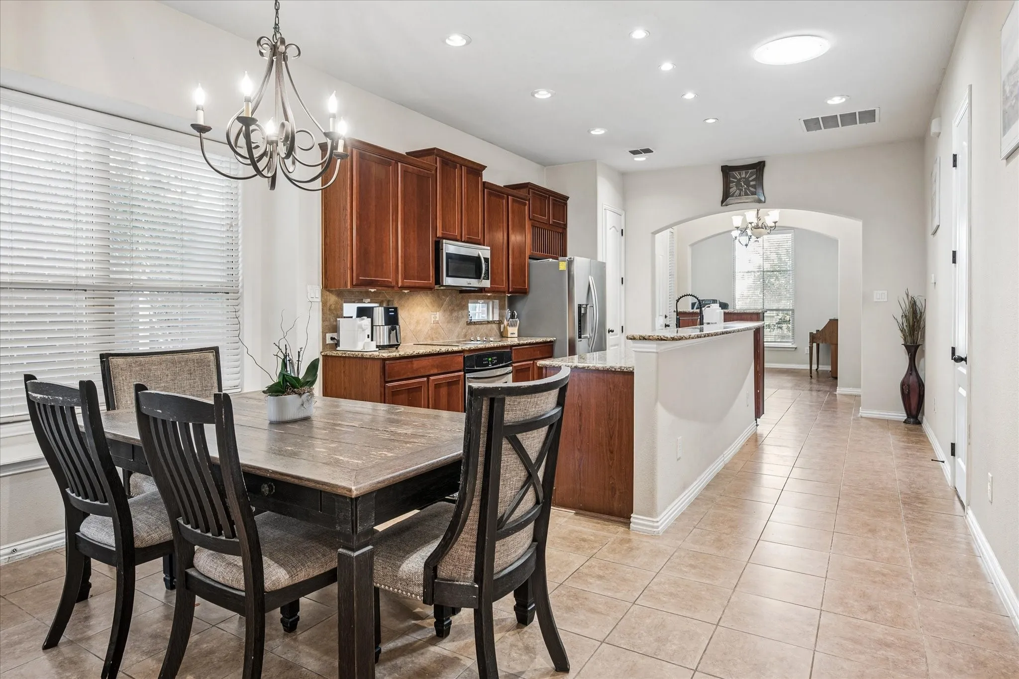 Single Family Residence For Sale in Denton County , 2470 Sunderland Lane, Lewisville, Texas 75067, 3 Bedroom, 3 Bathroom, 2 Garage spaces, 2,268 Sqft, built in 2008, mls#21304233, Real Estate Agent in Lewisville, Homes For Sale in Denton county, Homes For Sale in Lewisville, Realtor in Lewisville Texas, Real Estate Brokerage Independent Realty Texas, Luminita Cordes Realtor