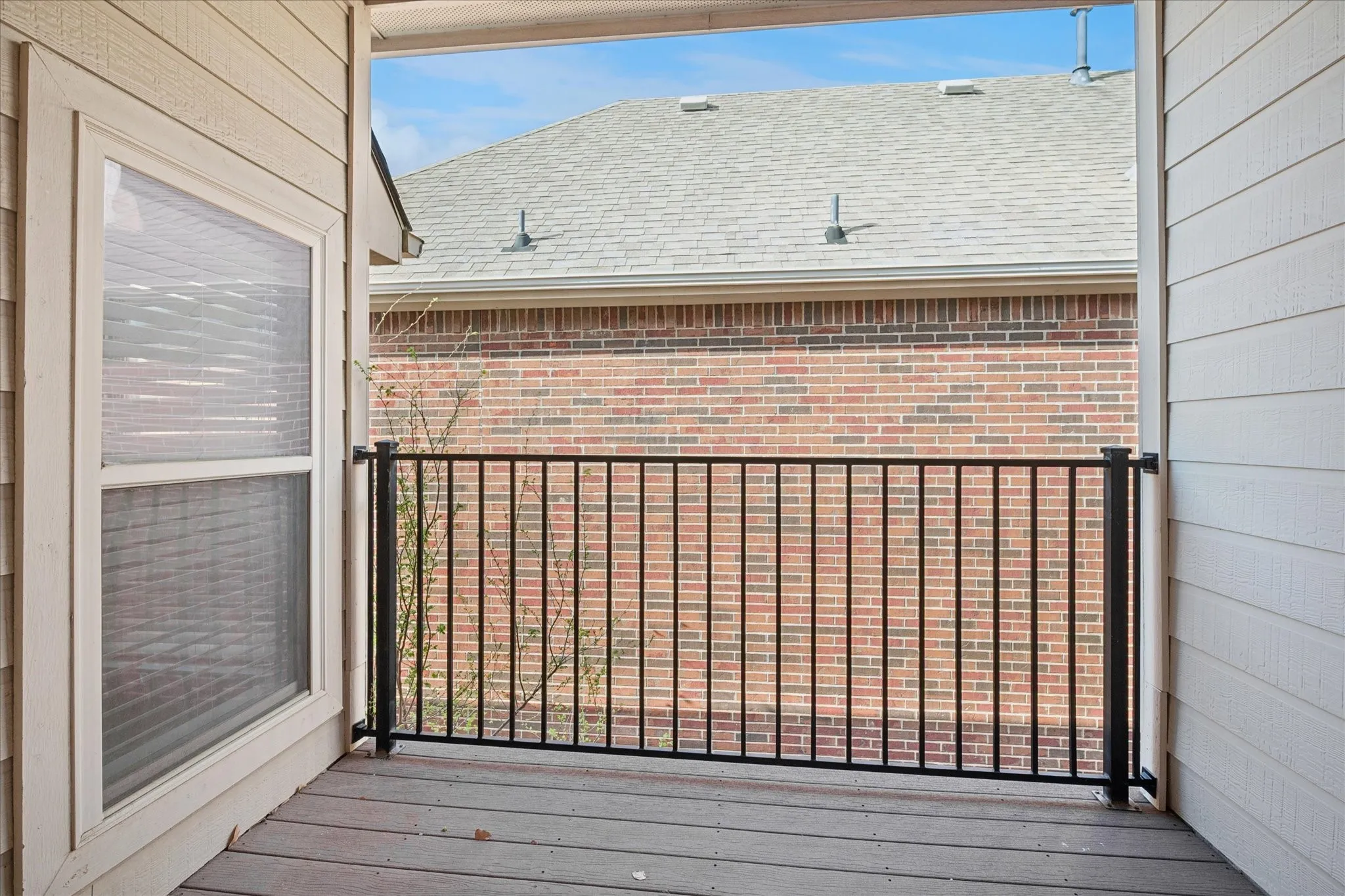 Single Family Residence For Sale in Denton County , 2470 Sunderland Lane, Lewisville, Texas 75067, 3 Bedroom, 3 Bathroom, 2 Garage spaces, 2,268 Sqft, built in 2008, mls#21304233, Real Estate Agent in Lewisville, Homes For Sale in Denton county, Homes For Sale in Lewisville, Realtor in Lewisville Texas, Real Estate Brokerage Independent Realty Texas, Luminita Cordes Realtor