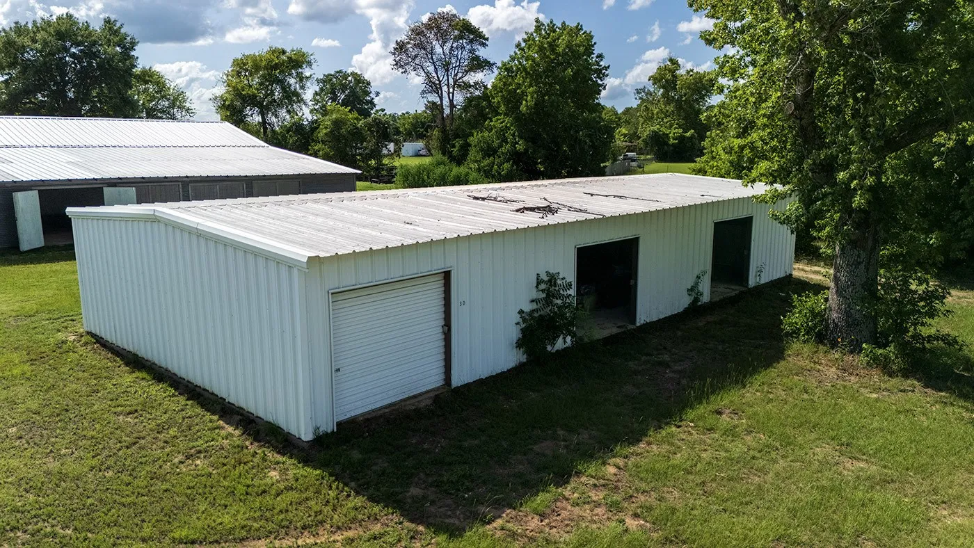 Single Family Residence For Sale in Henderson County , 7491 State Highway 19 S, Athens, Texas 75751, 3 Bedrooms, 2 Bathrooms, Garage spaces, 2,000 Sqft, built in 1946, Price $575,000, mls#21307000, Real Estate Agent in Athens, Homes For Sale in Henderson county, Homes For Sale in Athens, Realtor in Athens Texas, Real Estate Brokerage Independent Realty Texas, Luminita Cordes Realtor