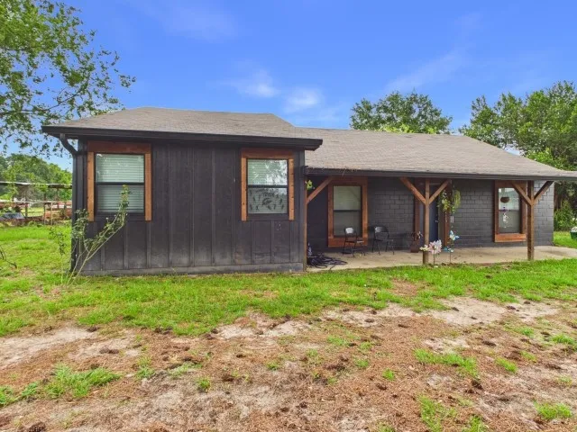Single Family Residence For Sale in Henderson County , 7491 State Highway 19 S, Athens, Texas 75751, 3 Bedrooms, 2 Bathrooms, Garage spaces, 2,000 Sqft, built in 1946, Price $575,000, mls#21307000, Real Estate Agent in Athens, Homes For Sale in Henderson county, Homes For Sale in Athens, Realtor in Athens Texas, Real Estate Brokerage Independent Realty Texas, Luminita Cordes Realtor