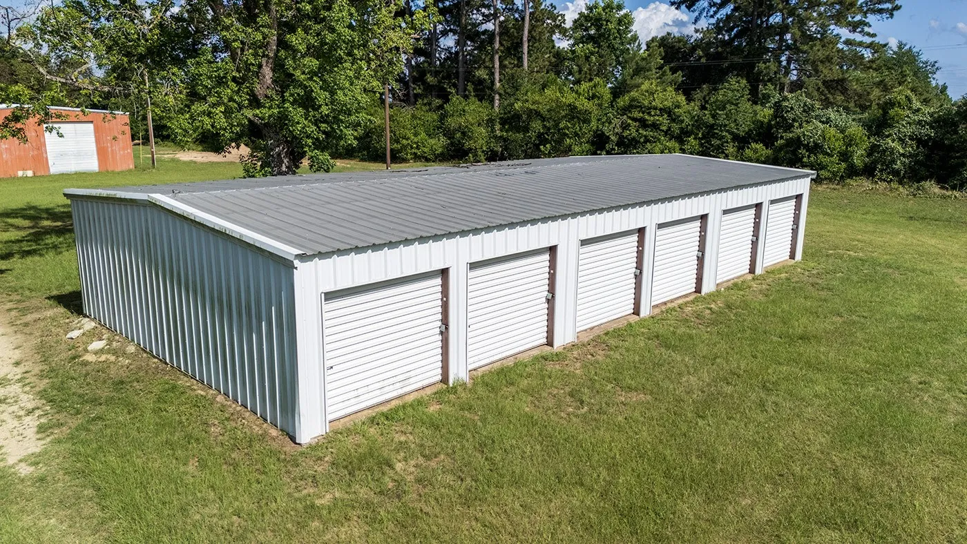 Single Family Residence For Sale in Henderson County , 7491 State Highway 19 S, Athens, Texas 75751, 3 Bedrooms, 2 Bathrooms, Garage spaces, 2,000 Sqft, built in 1946, Price $575,000, mls#21307000, Real Estate Agent in Athens, Homes For Sale in Henderson county, Homes For Sale in Athens, Realtor in Athens Texas, Real Estate Brokerage Independent Realty Texas, Luminita Cordes Realtor